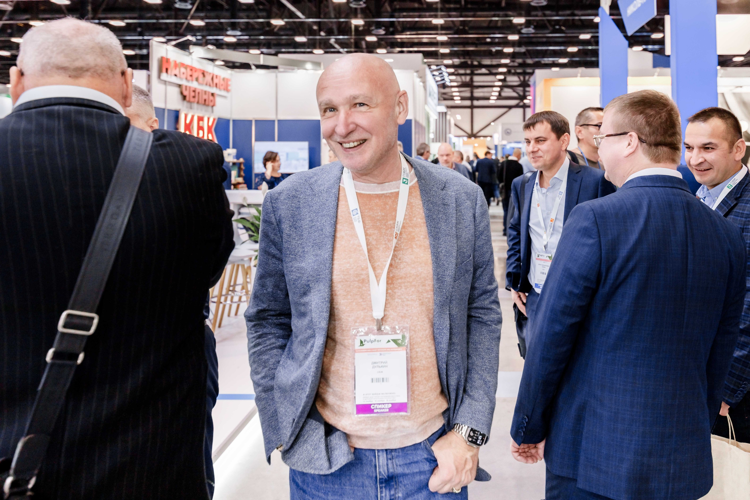 PulpFor, Работа стенда ОБФ (Объединенные бумажные фабрики). Репортажный фотограф в Москве Сергей Мирошников