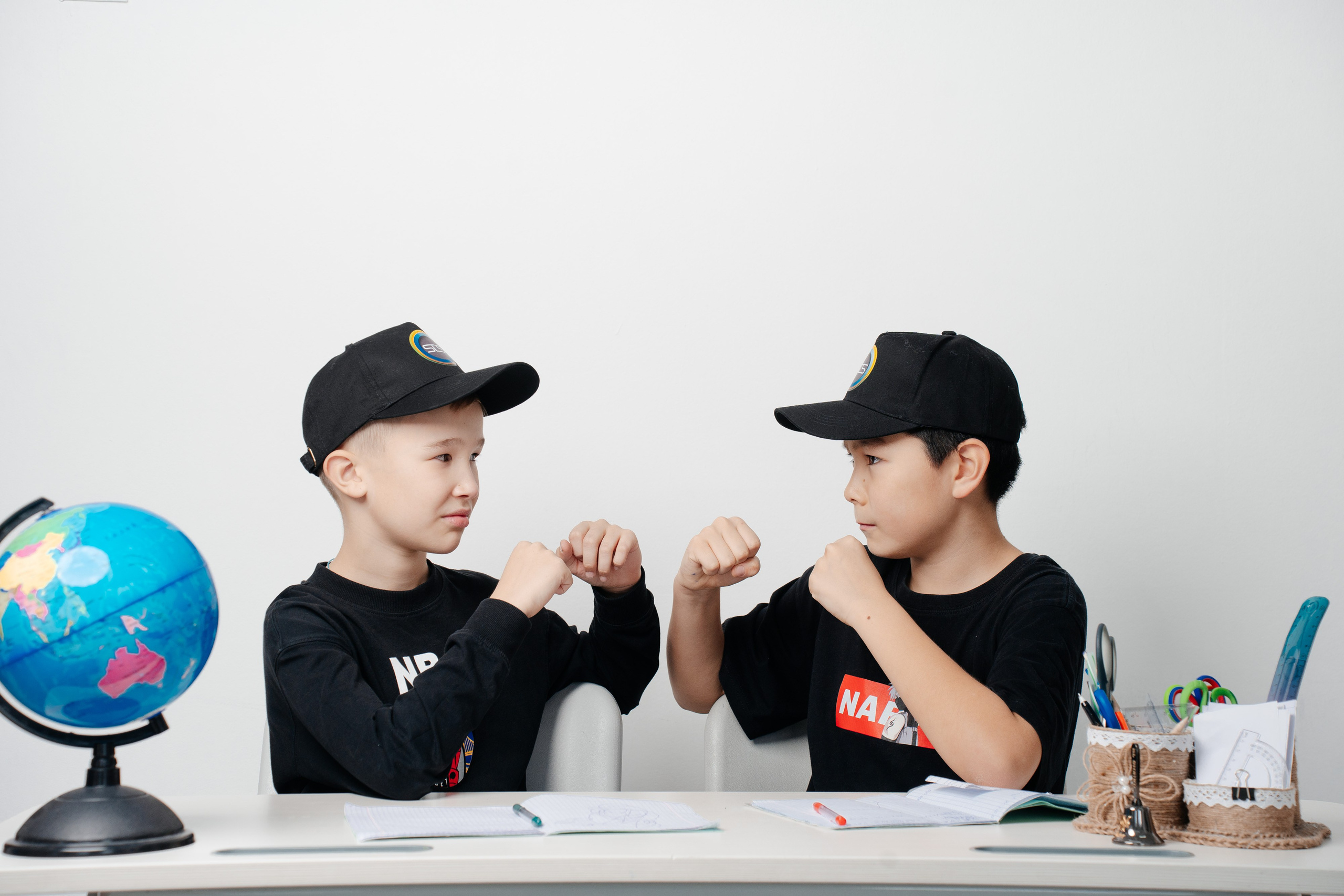 По двое. Выпускные альбомы в Нур-Султане (Астана) и по всему Казахстану