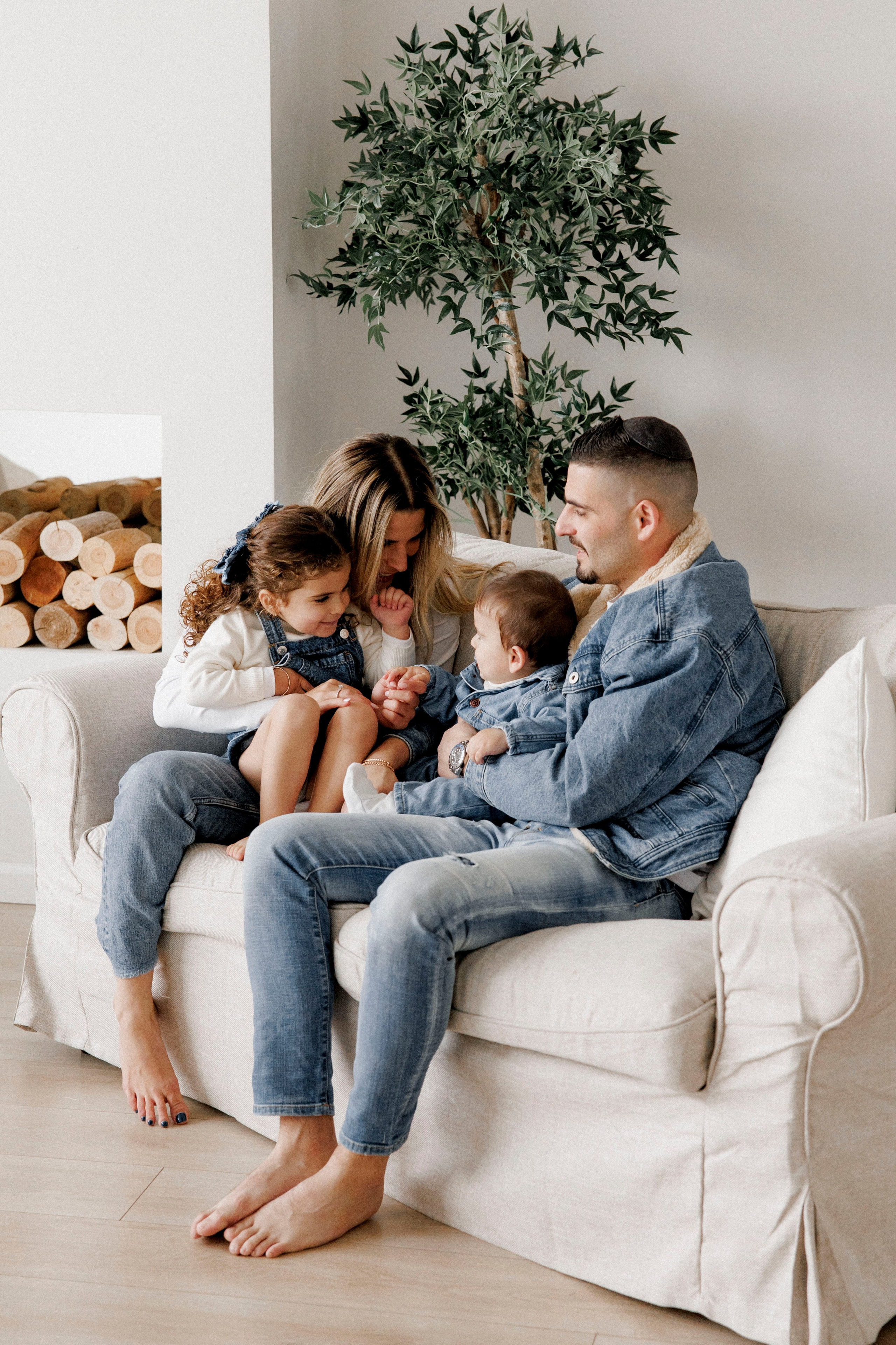 Family photoshoot in White Studio. Wedding and family photographer