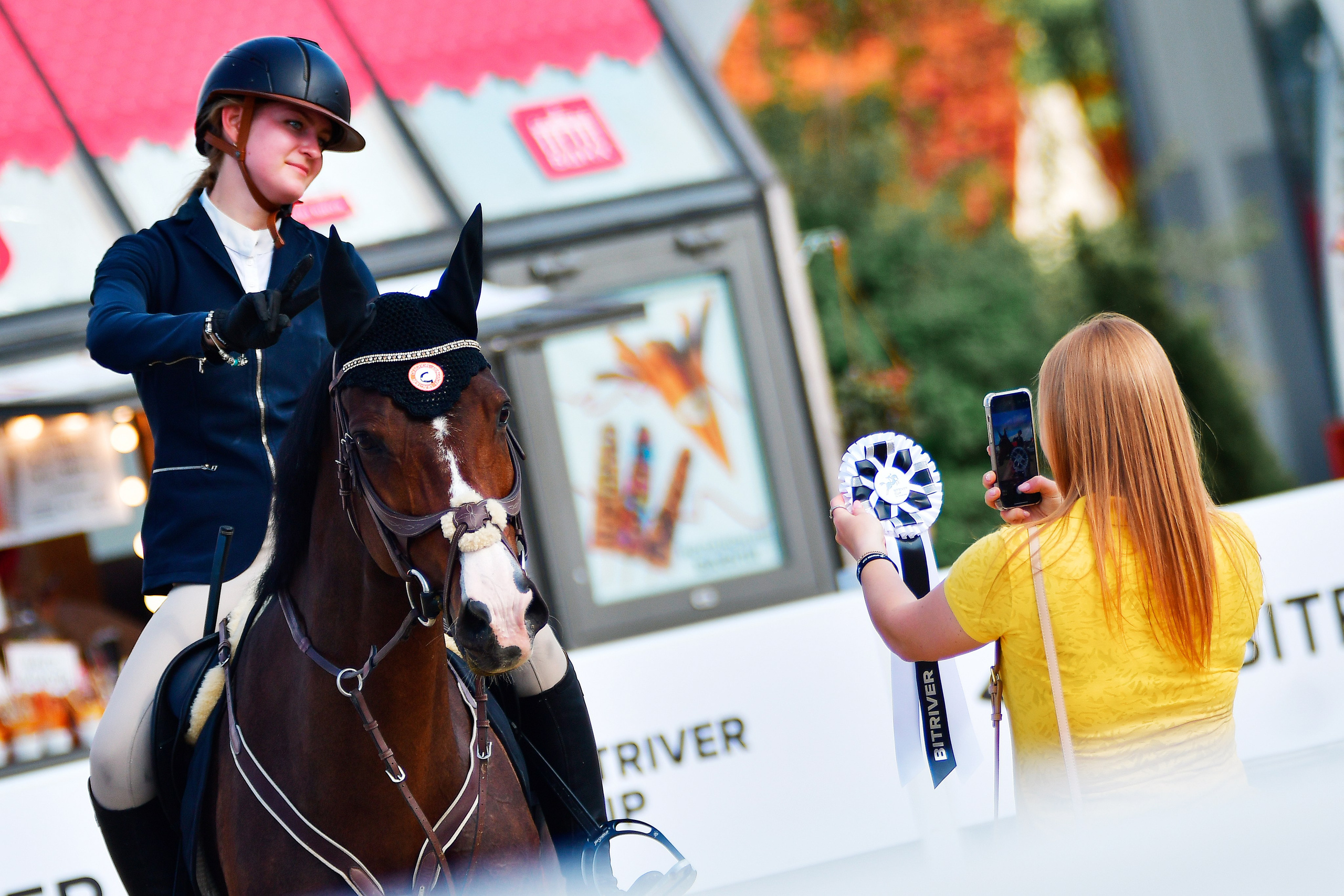 Репортаж Bitriver. Конный фотограф Alesya Safe