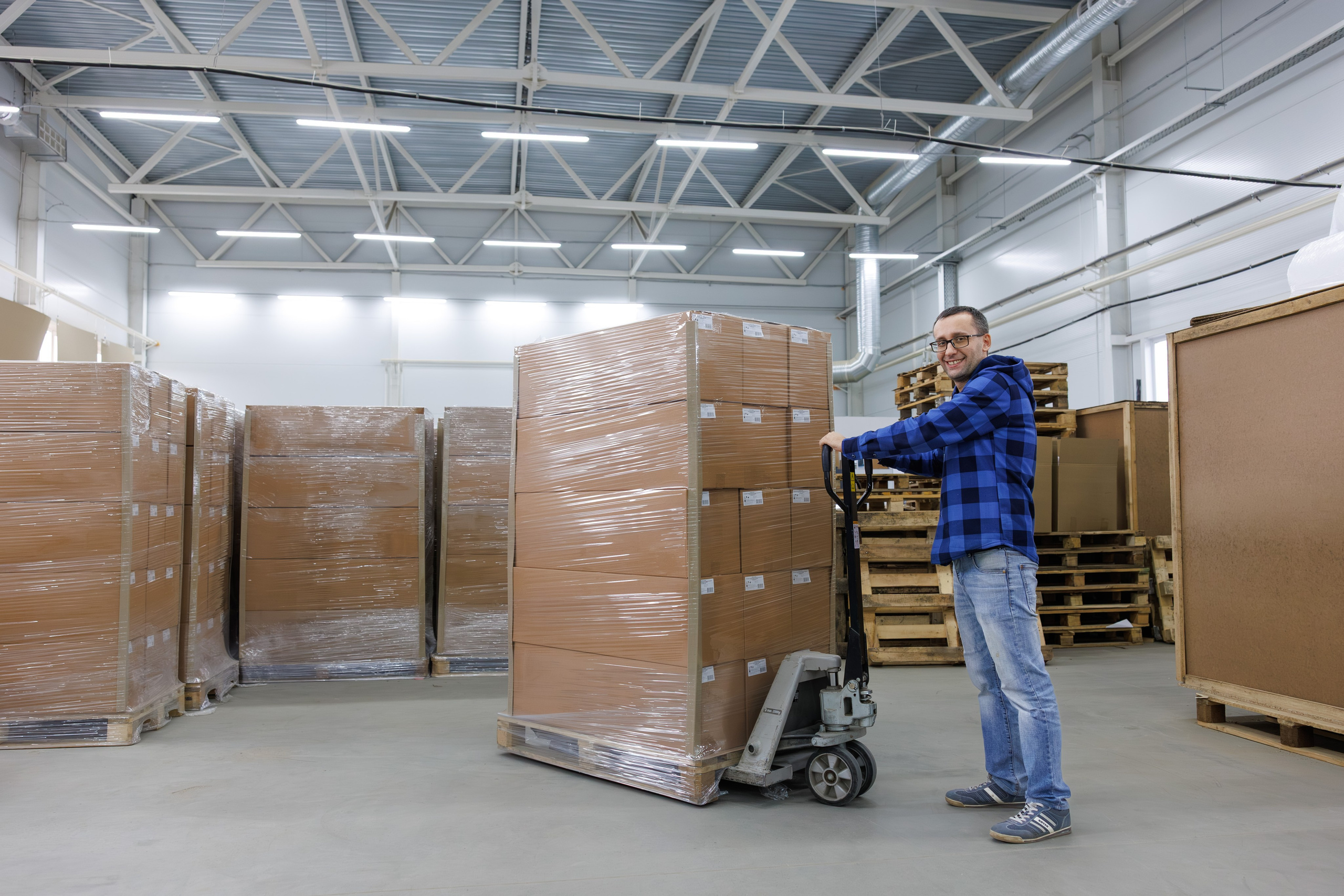 Съемка контента для рекламно-производственной фирмы «Дека» (2025). Репортажный и портретный фотограф в Ярославле Константин Горбачев