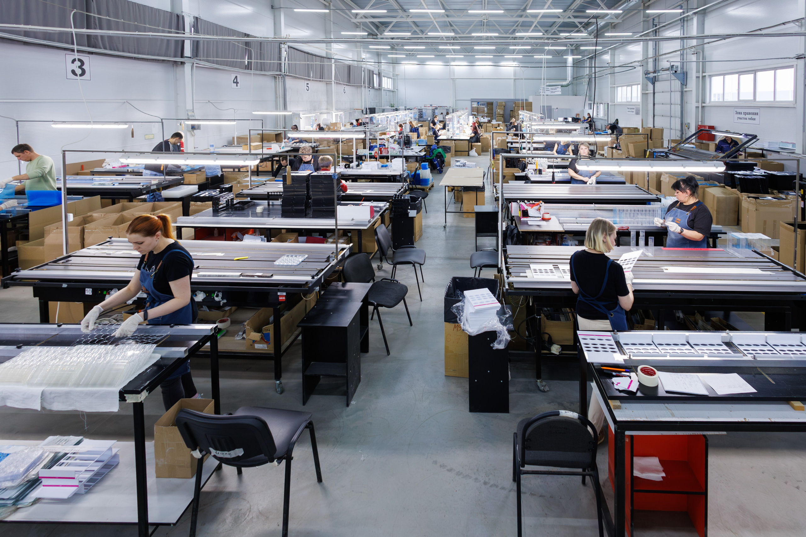 Съемка контента для рекламно-производственной фирмы «Дека» (2025). Репортажный и портретный фотограф в Ярославле Константин Горбачев