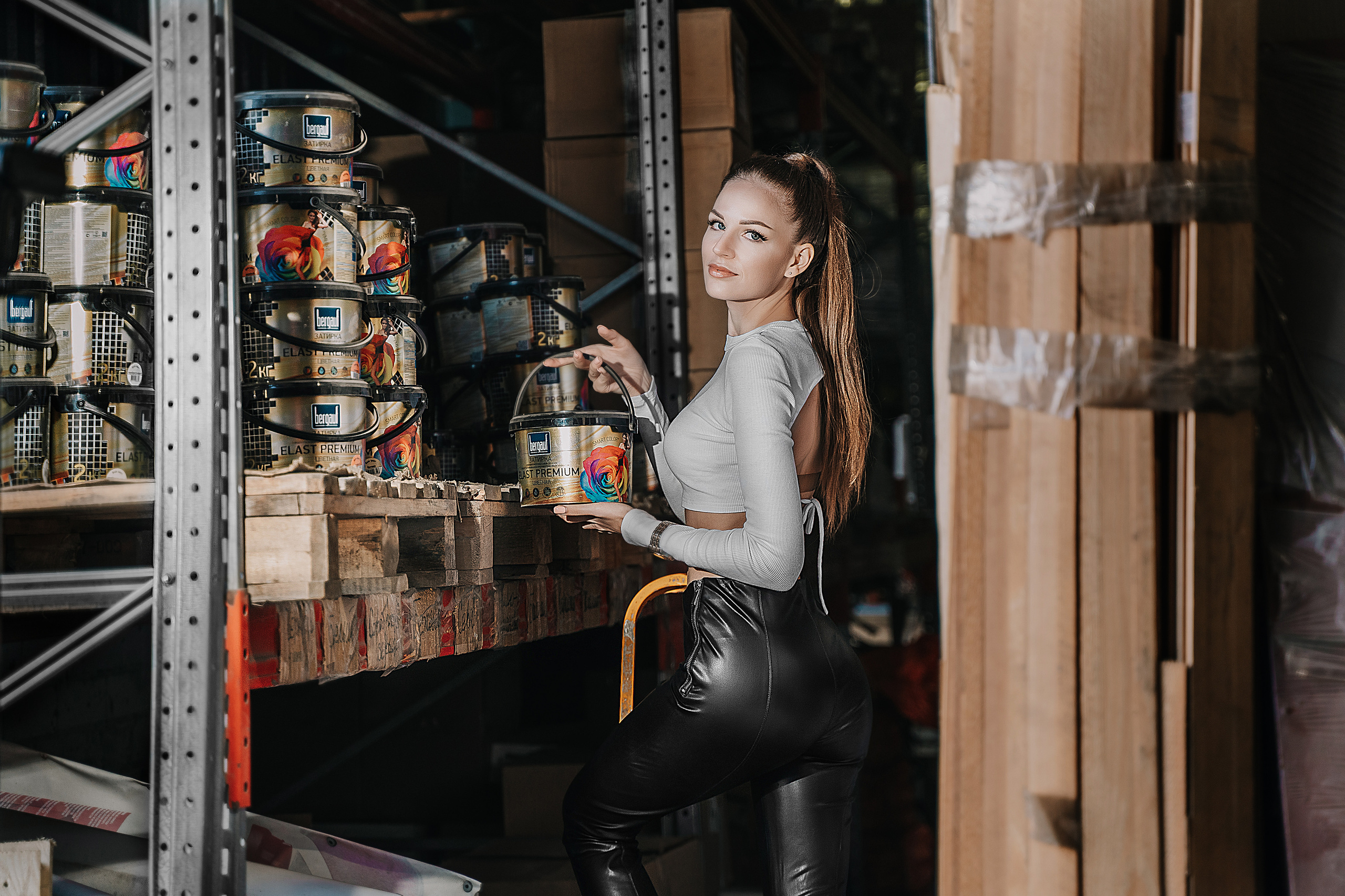 Эта съемка была снята для новой линейки лакокрасочных материалов бренда BUMCOLOR. Теперь эти фотографии украшают соц. сети заказчика, сайт и&nbsp;рекламные листовки.