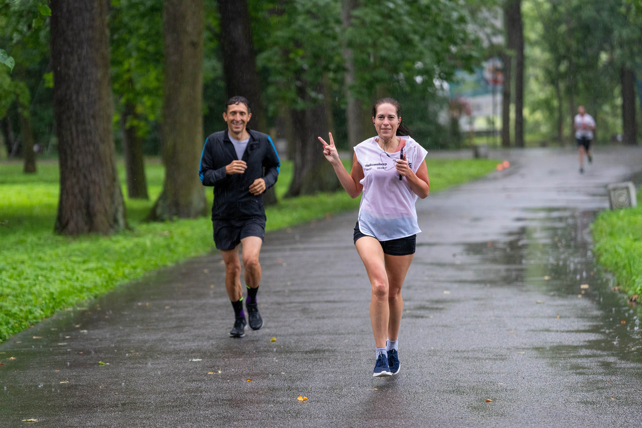 Участники субботней пробежки “5 верст” на Елагином острове