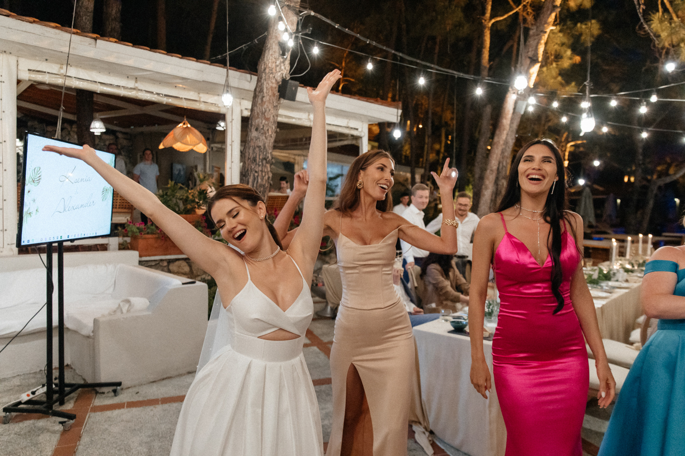 Wedding on the shores of the Aegean. Свадебный и репортажный фотограф