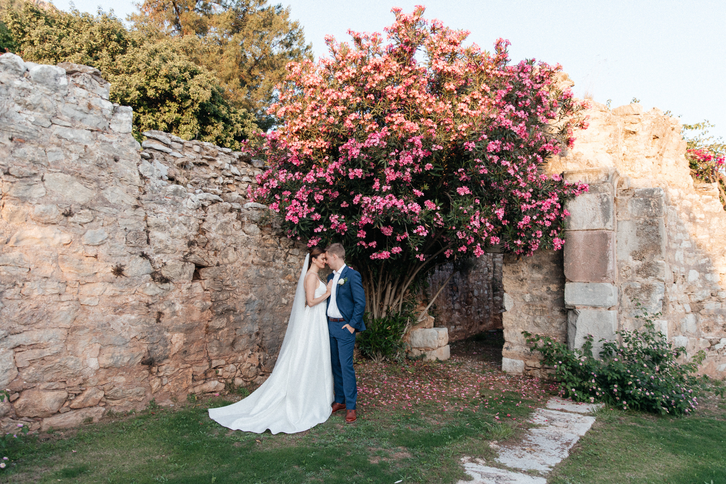 Wedding on the shores of the Aegean. Свадебный и репортажный фотограф