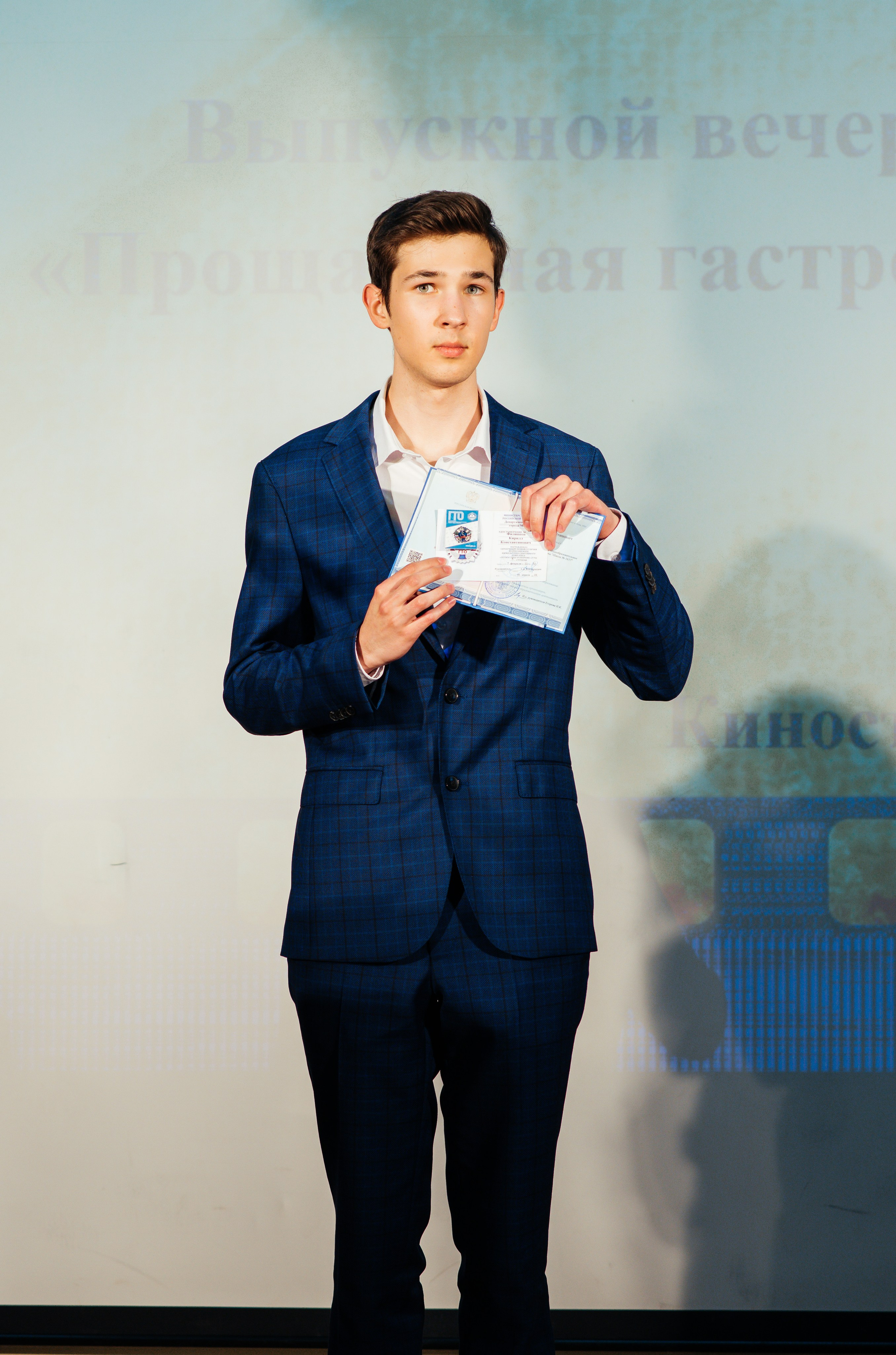 Вручение аттестатов. Выпускные альбомы в Подольске Москве и МО