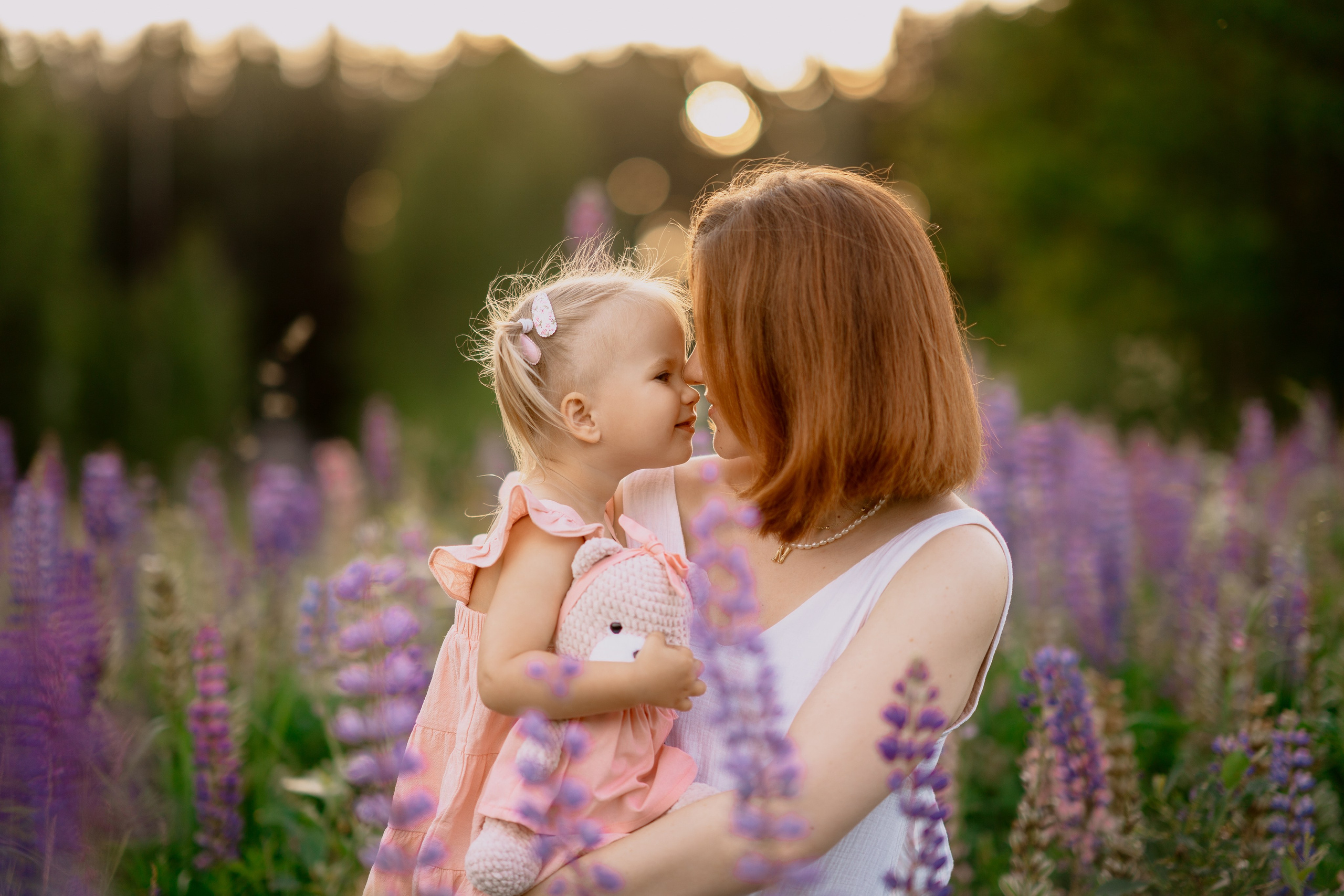 Фотосессия в люпинах. Анюта с мамой и папой. Семейный и детский фотограф в Сергиев Посаде, Хотьково Якимчук Любовь