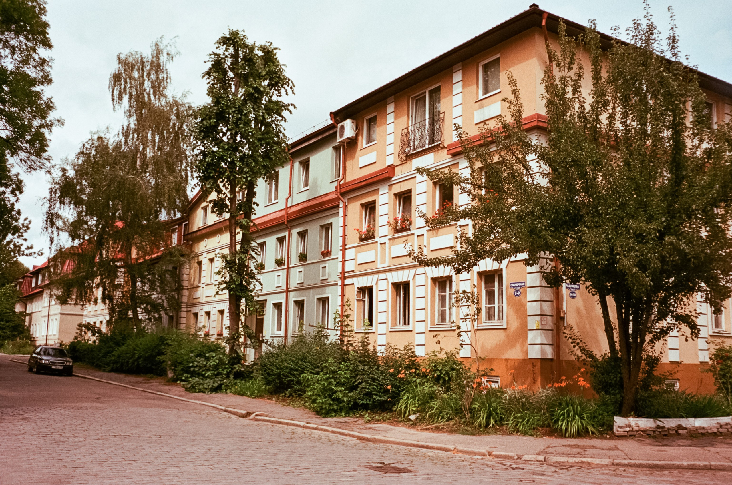 Калининград в солнечный день 7 июля 2024 года / Aerocolor IV / Minox 35GT (2)