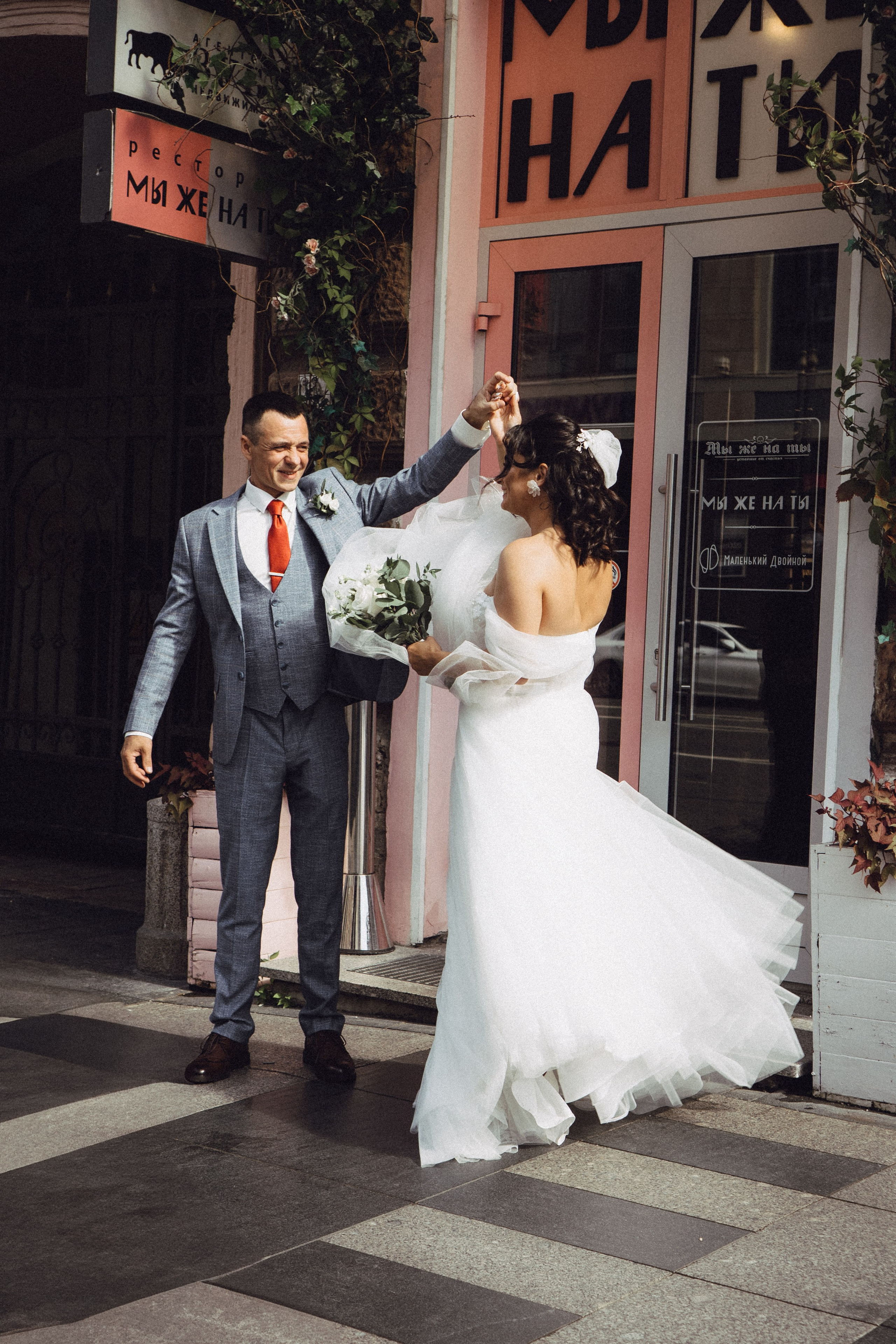 СВАДЕБНАЯ ПРОГУЛКА РЕСТОРАН МЫ ЖЕ НА ТЫ И ФОТОСЕССИИЯ С АВТОМОБИЛЕМ. Профессиональный фотограф, Санкт-Петербург — Виктория Богомолова