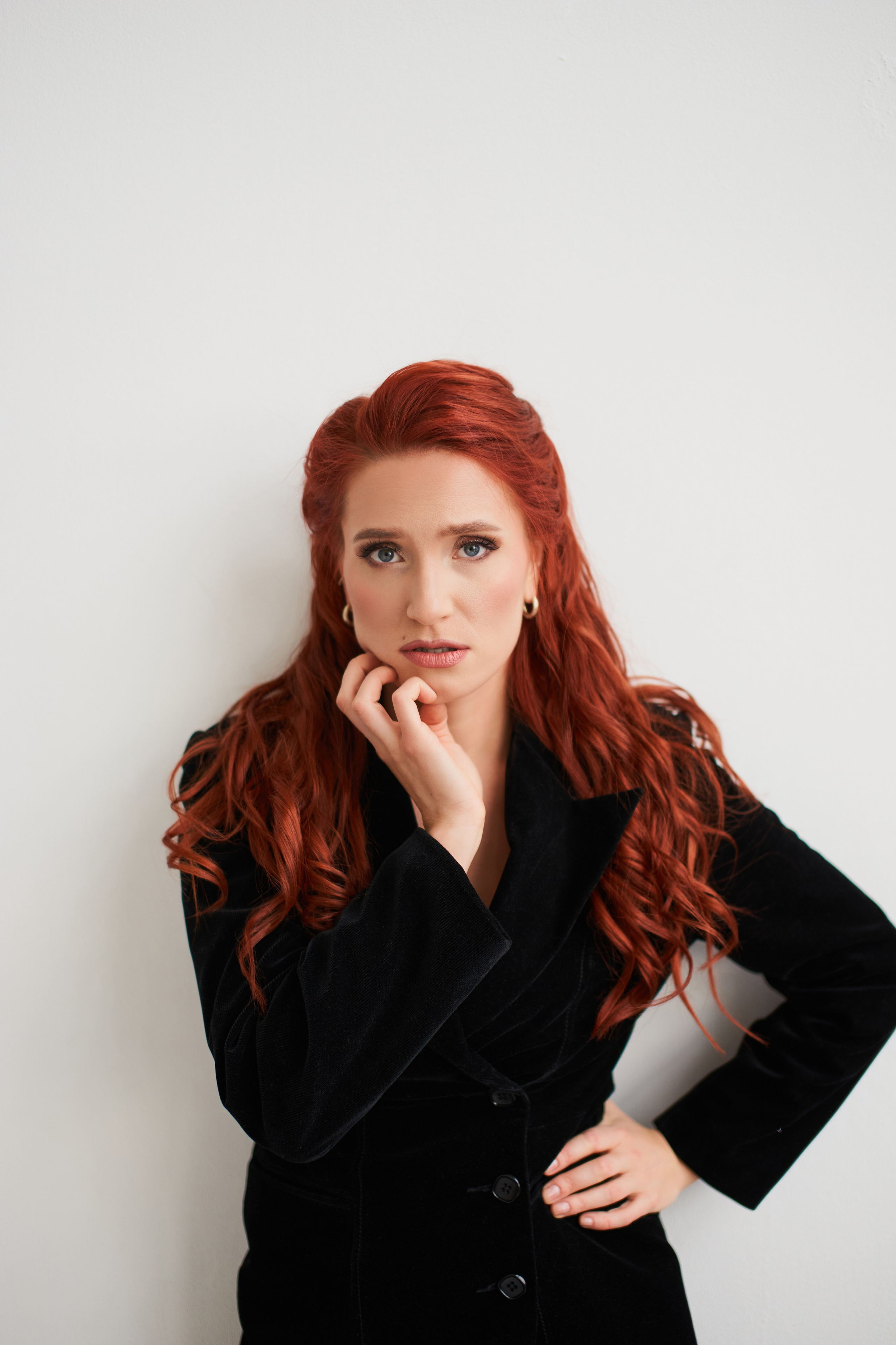 Студийная фотосессия для певицы Анны Клемешовой. Репортажный и женский фотограф в Новосибирске