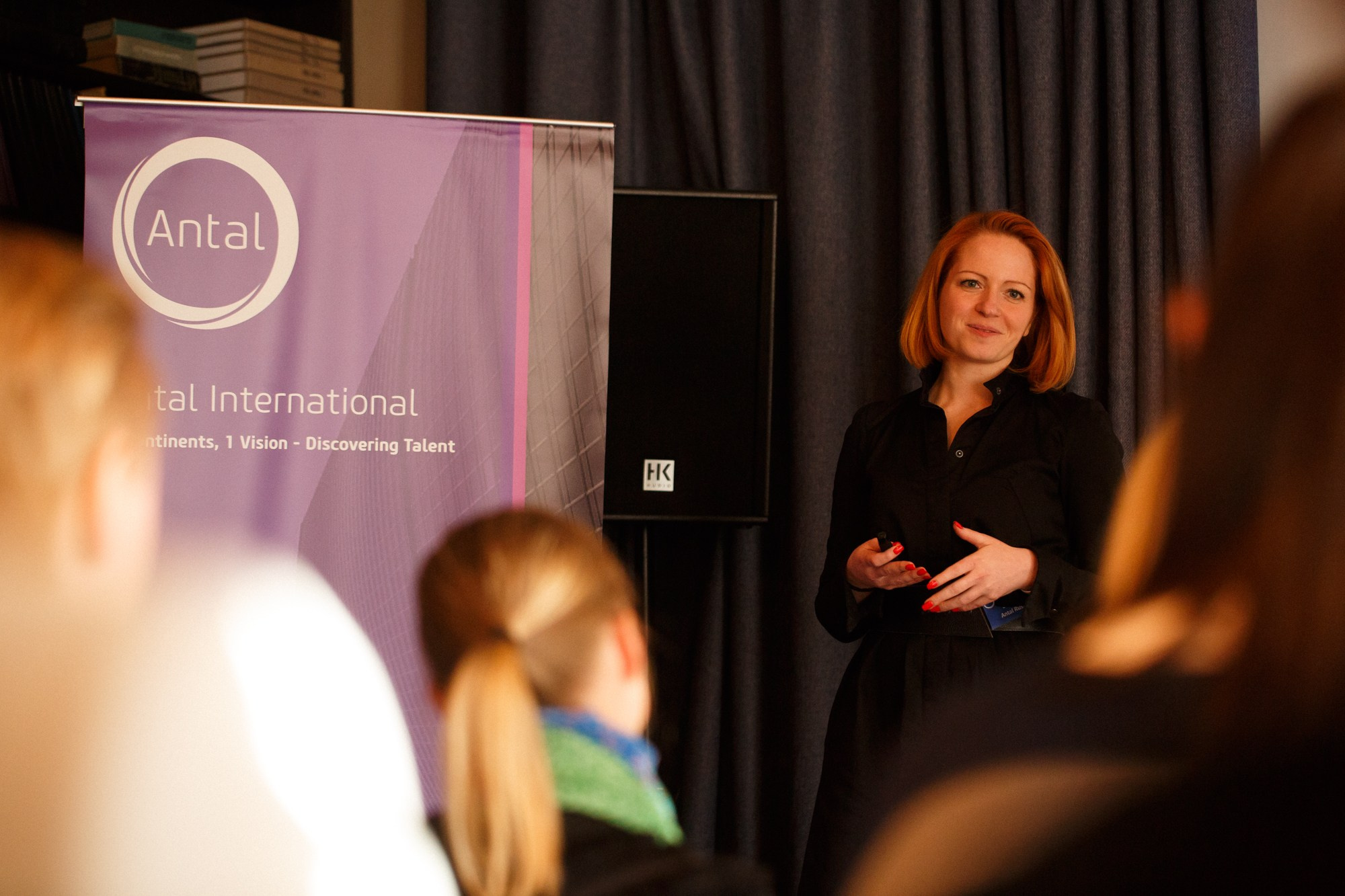 «КНИГИ И КОФЕ». Рабочая сторона — бизнес портрет и репортаж в Санкт-Петербурге