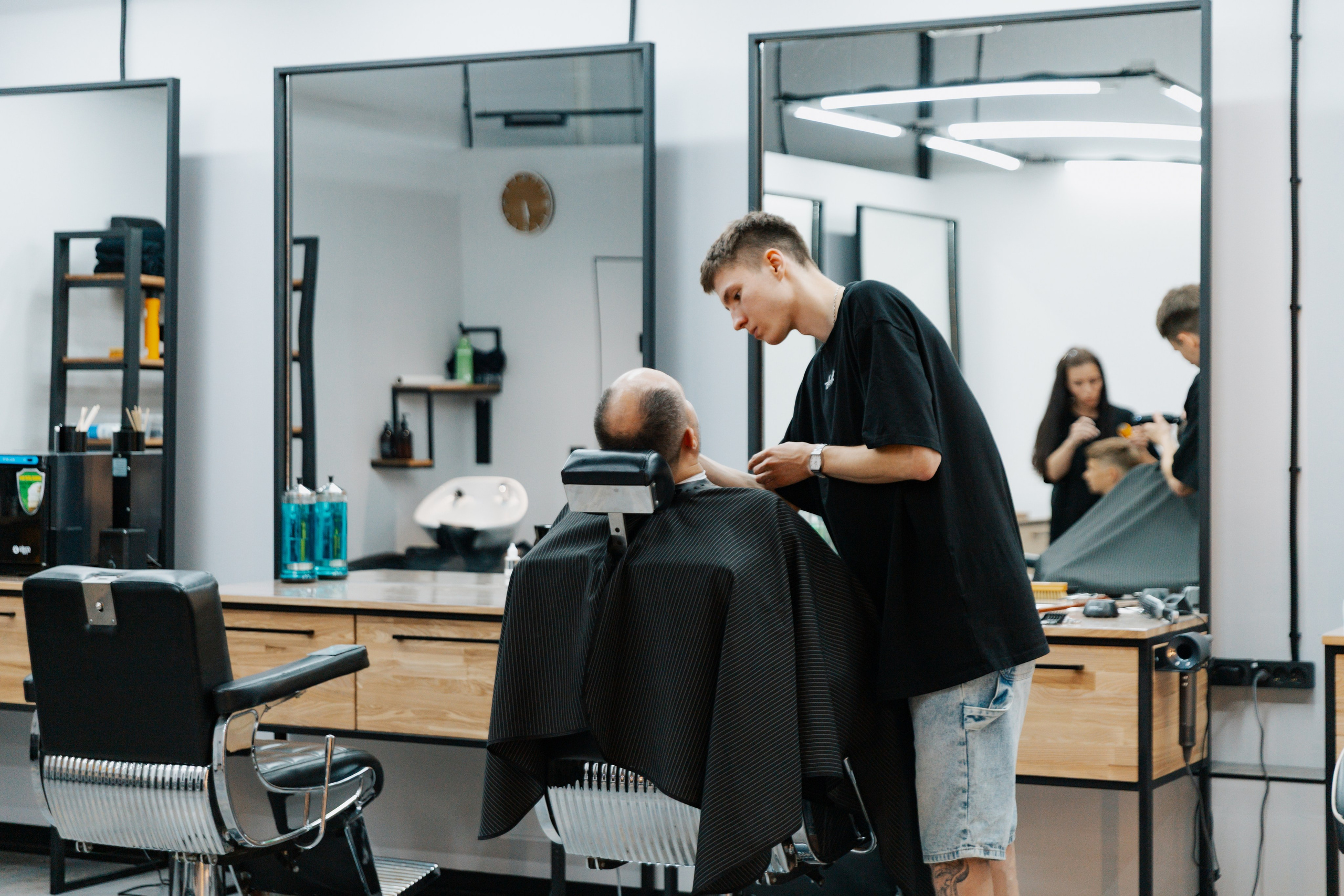 DERBY BARBERSHOP. LIYALEE PHOTO