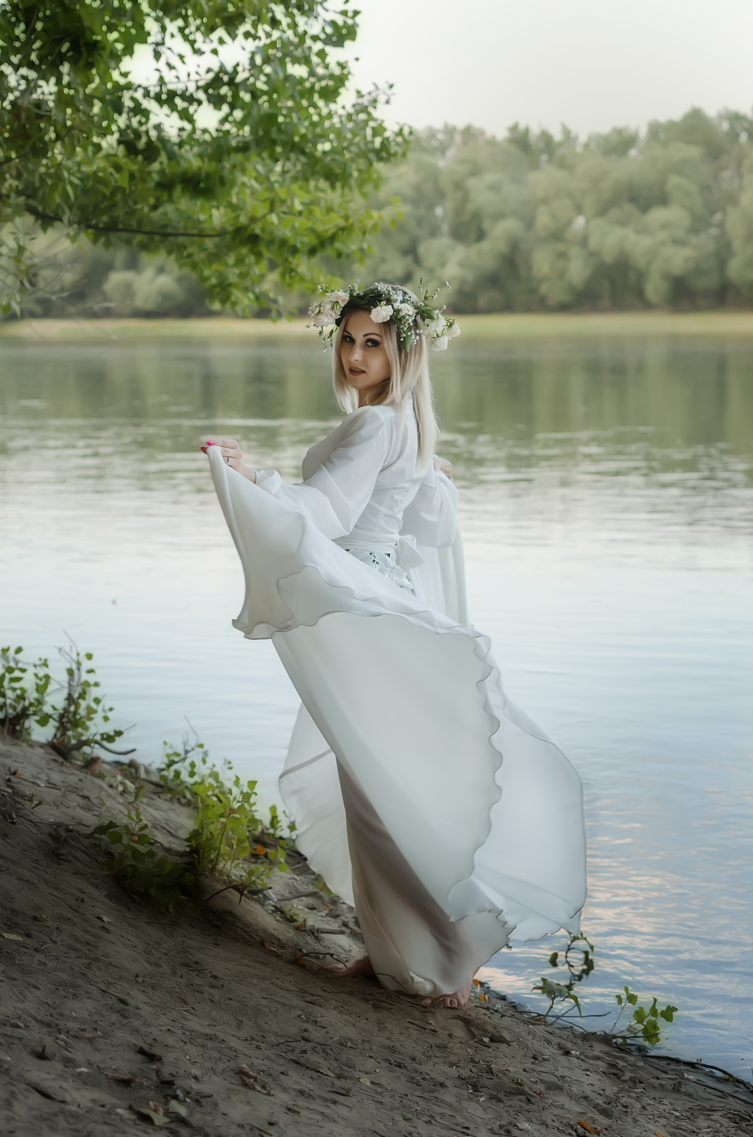 Ивана Купала. Фотосессия в воде. Фотосессия в реке. Женский портрет. Нимфа. Серена. Русалка.