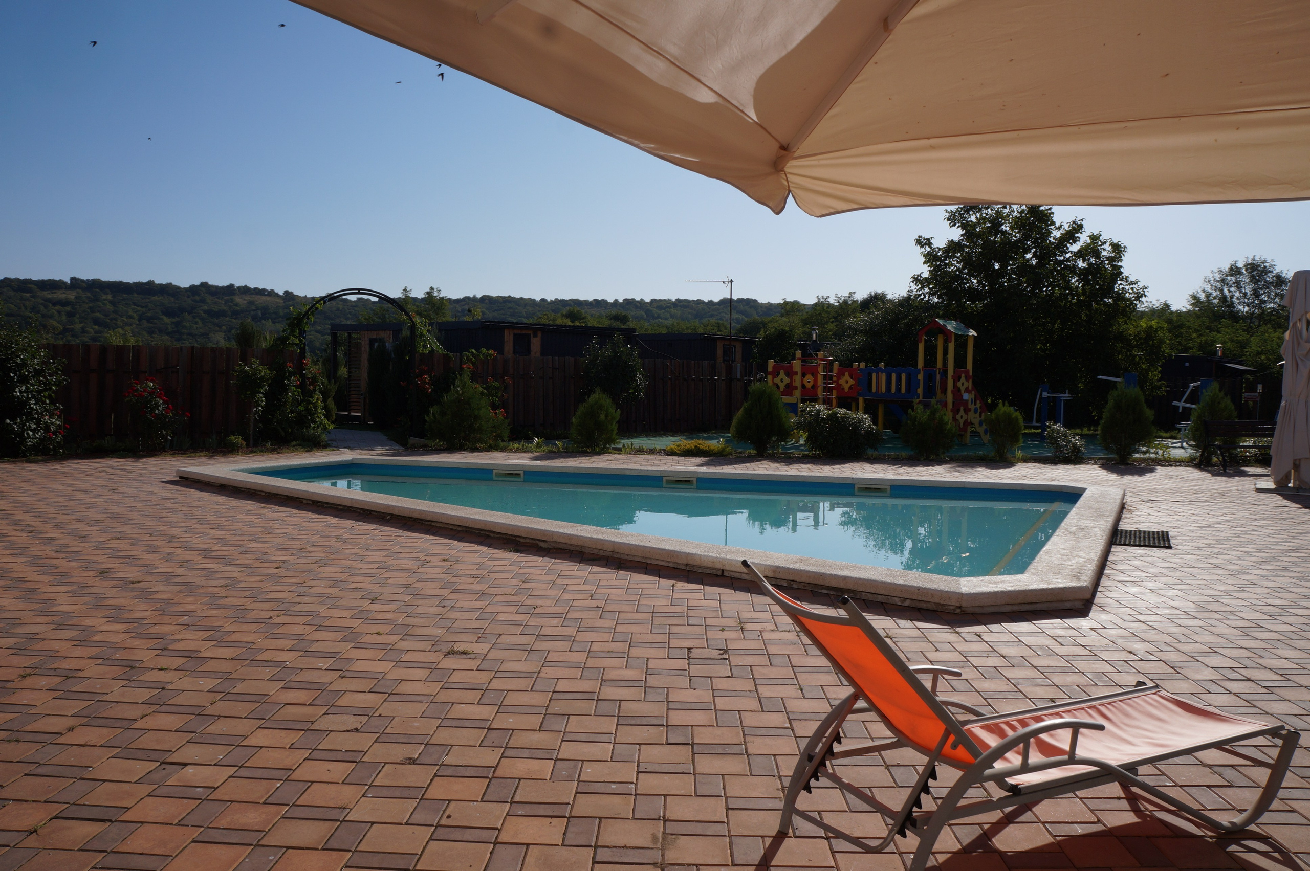 бассейн зонтик жезлонг