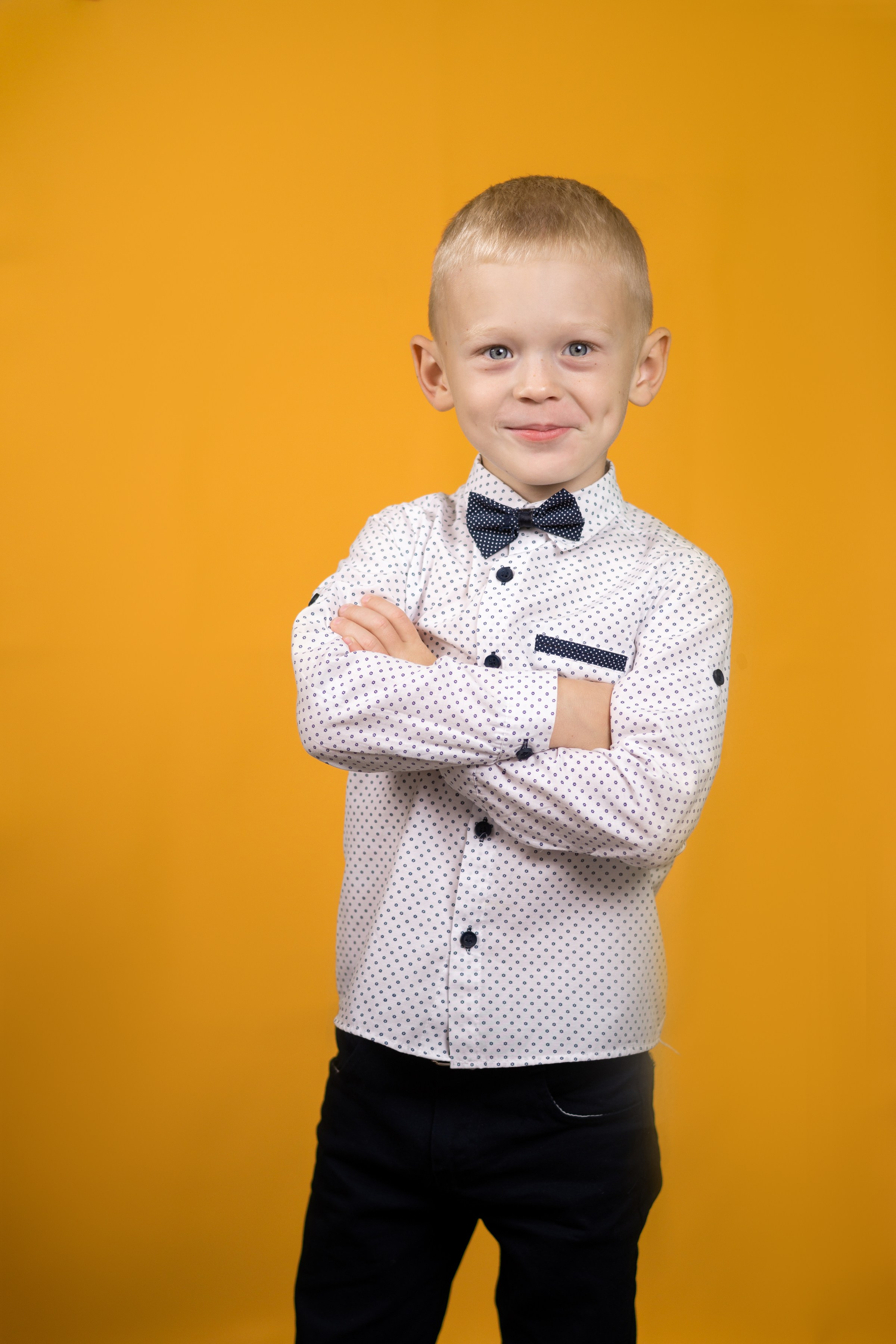 Портреты на желтом фонее. Ольга Плаксина фотограф в Саратове