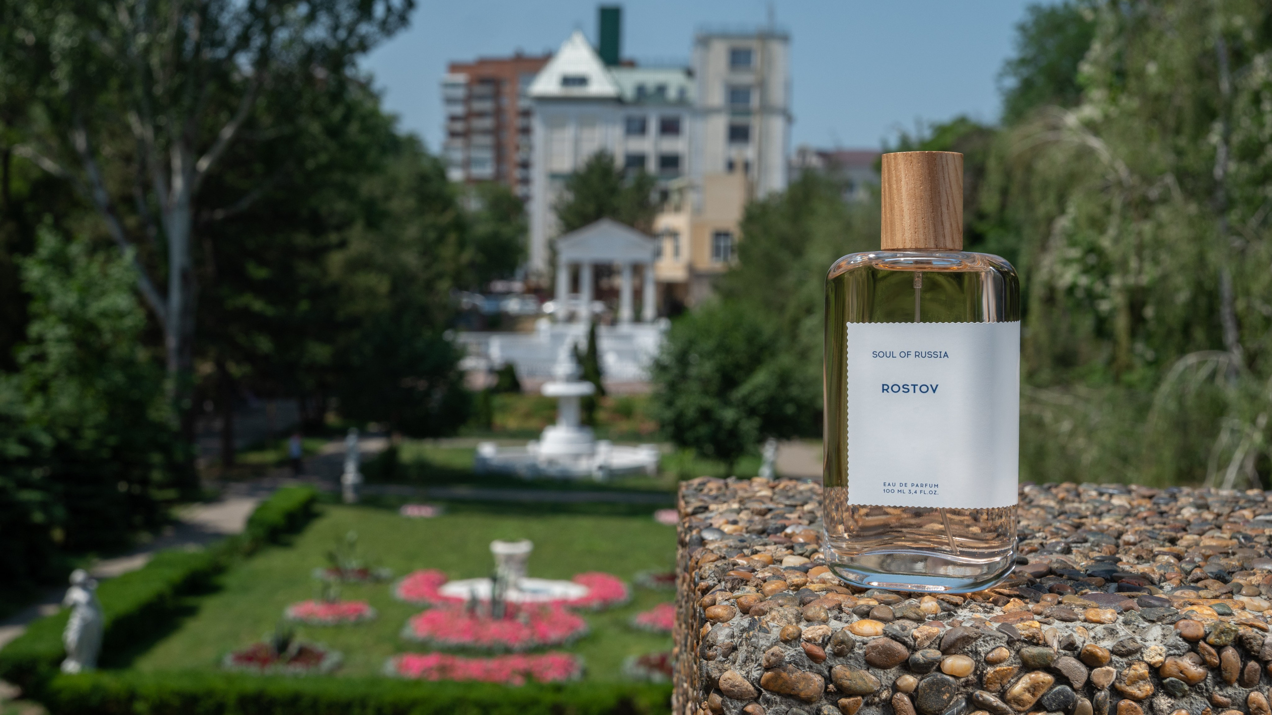 фото аромата "Ростов-на-Дону" Soul of Russia на фоне парка горького города Ростов-на Дону