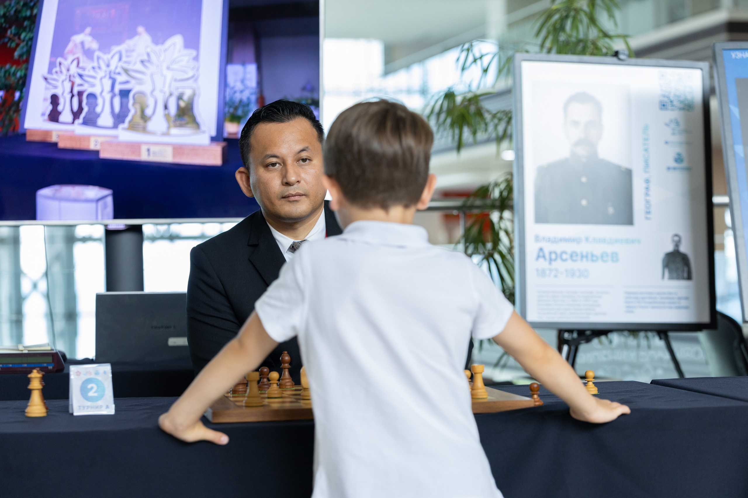 ВЭФ 2025. Олег Катакинов| Репортажный фотограф в городе у моря (Владивосток)