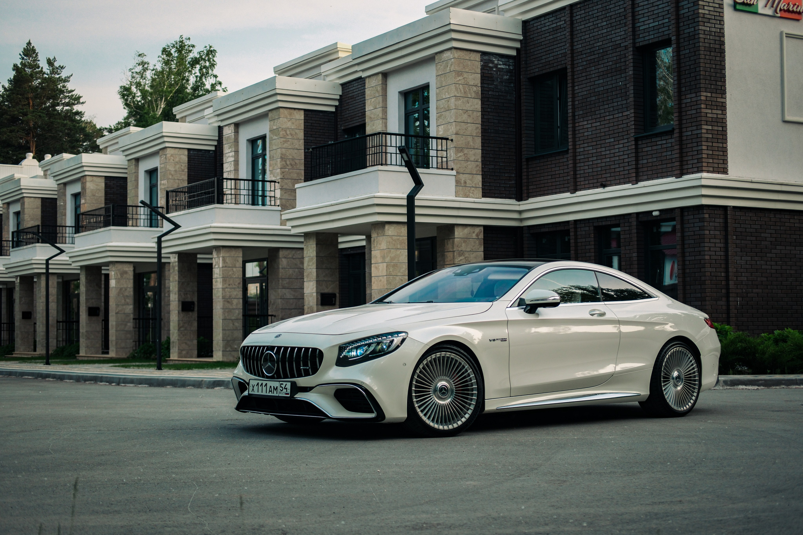 Профессиональная фотосессия Mercedes Benz S63 AMG Coupe в&nbsp;Новосибирске. Автомобильный фотограф Чанчин Владимир: детальные снимки кузова, интерьера и&nbsp;динамики. Съемка автомобиля для продажи