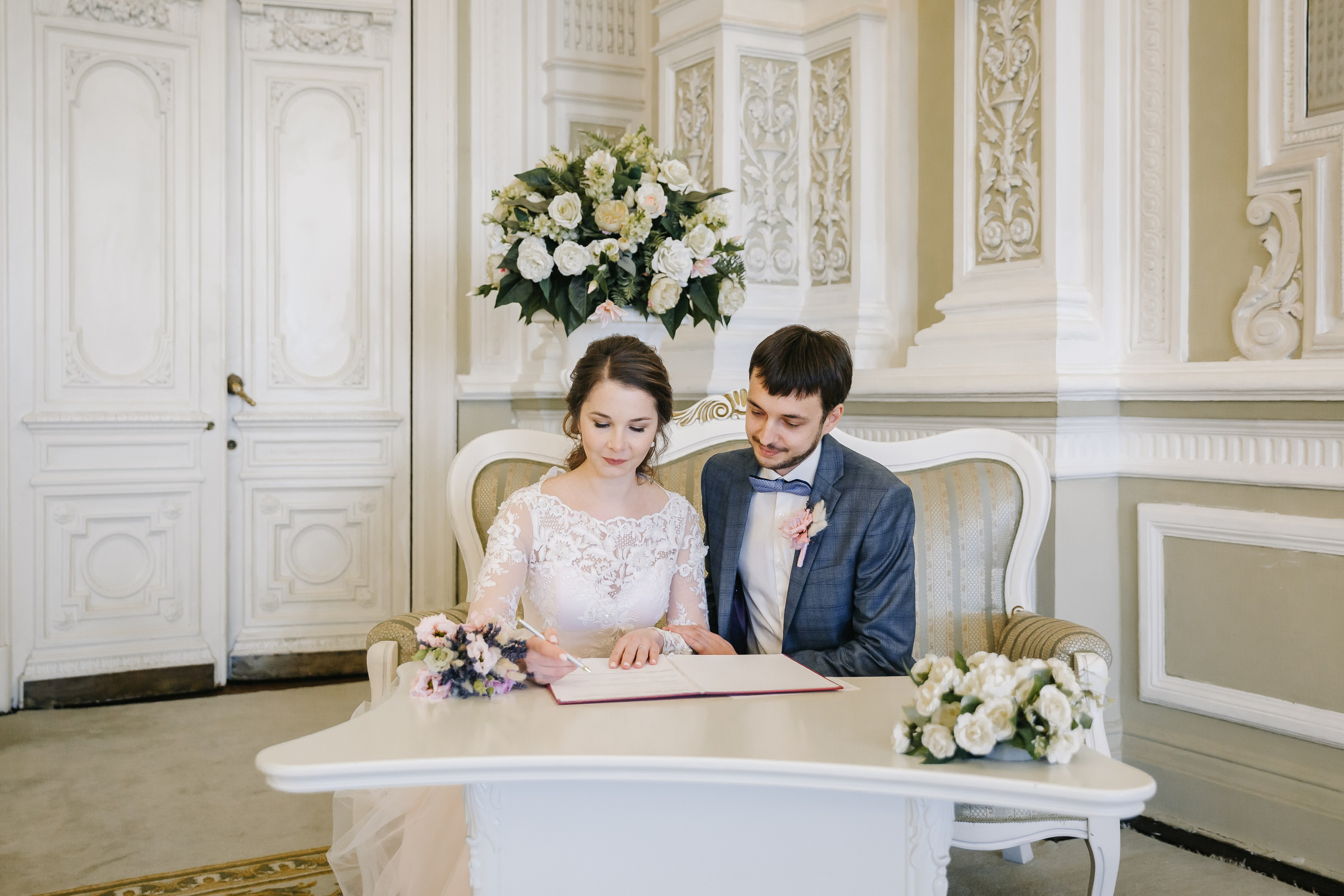 МАЙ | Дворец № 1, Атланты, Эрмитажный дворик. Свадебный фотограф в Санкт-Петербурге Полина Корзухина