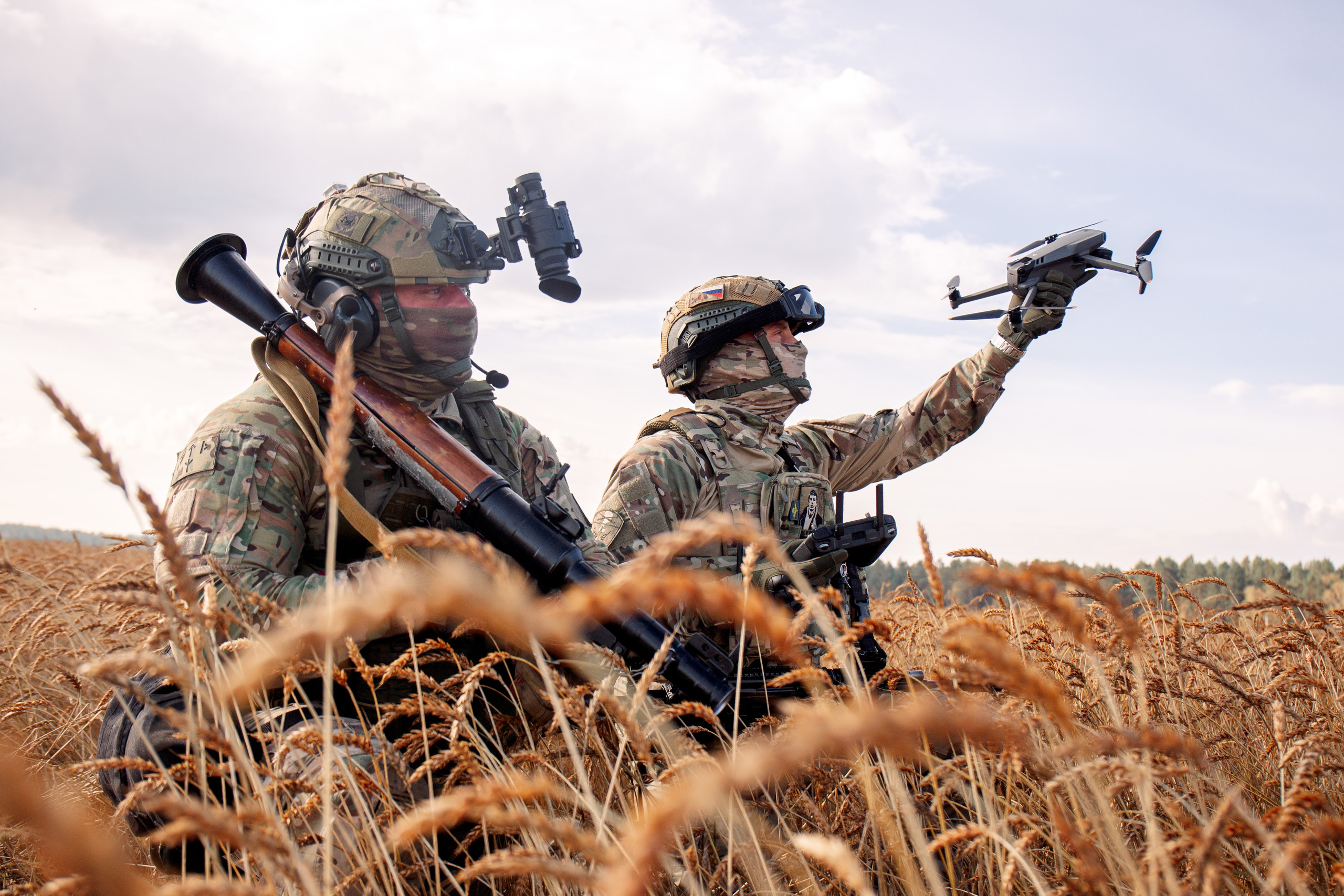Поле. Для тех, кто не ждёт удачи, а создаёт её. Каждая фотосессия — это твой момент, твой стиль, твой успех. 📸