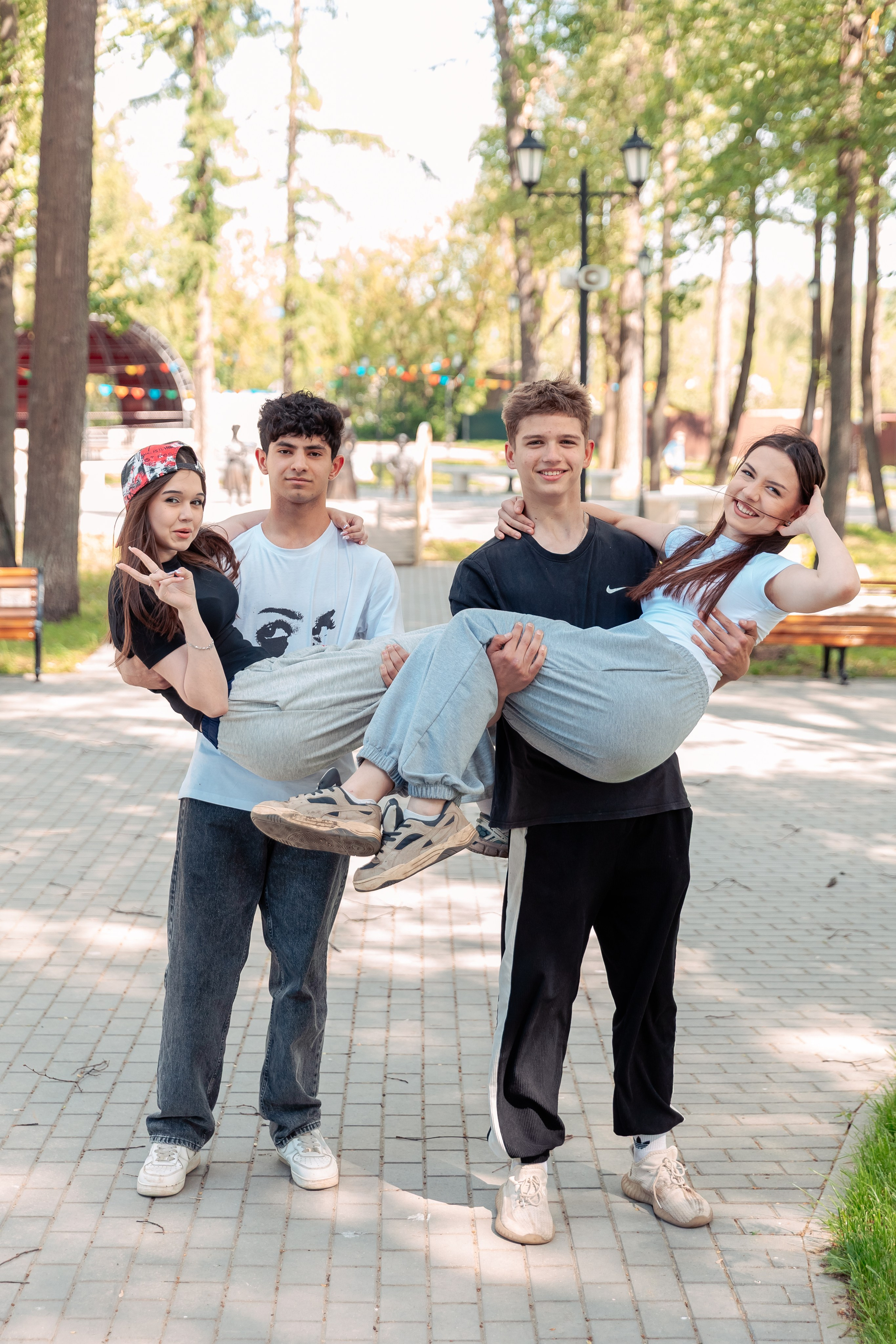 Позирование группы. Выпускные альбомы для детского сада и школы