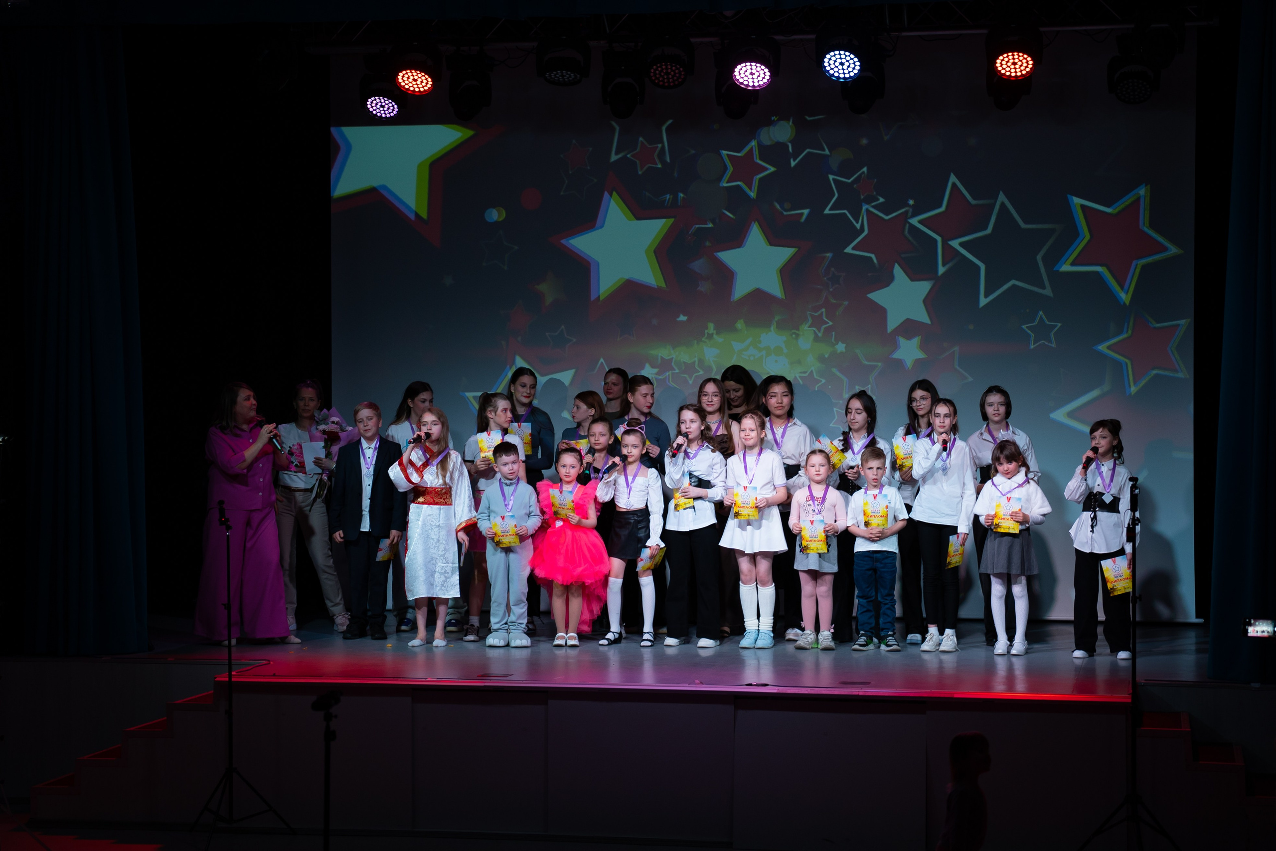 Отчетный концерт продюсерского центра «Новая Звезда». Фото / Видеосъемка в Москве