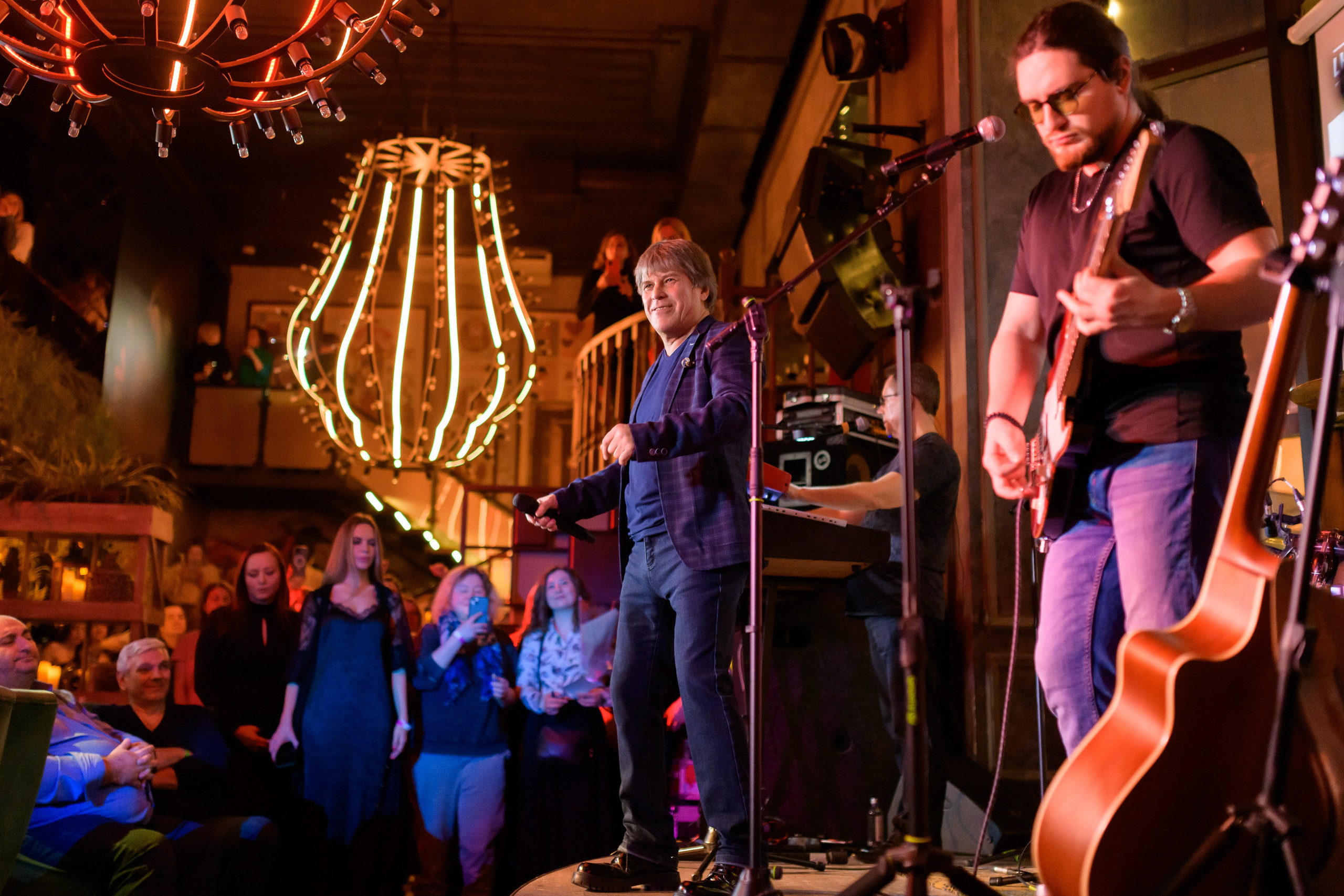 Люстра бар. Репортажный фотограф Сергей Дроздов