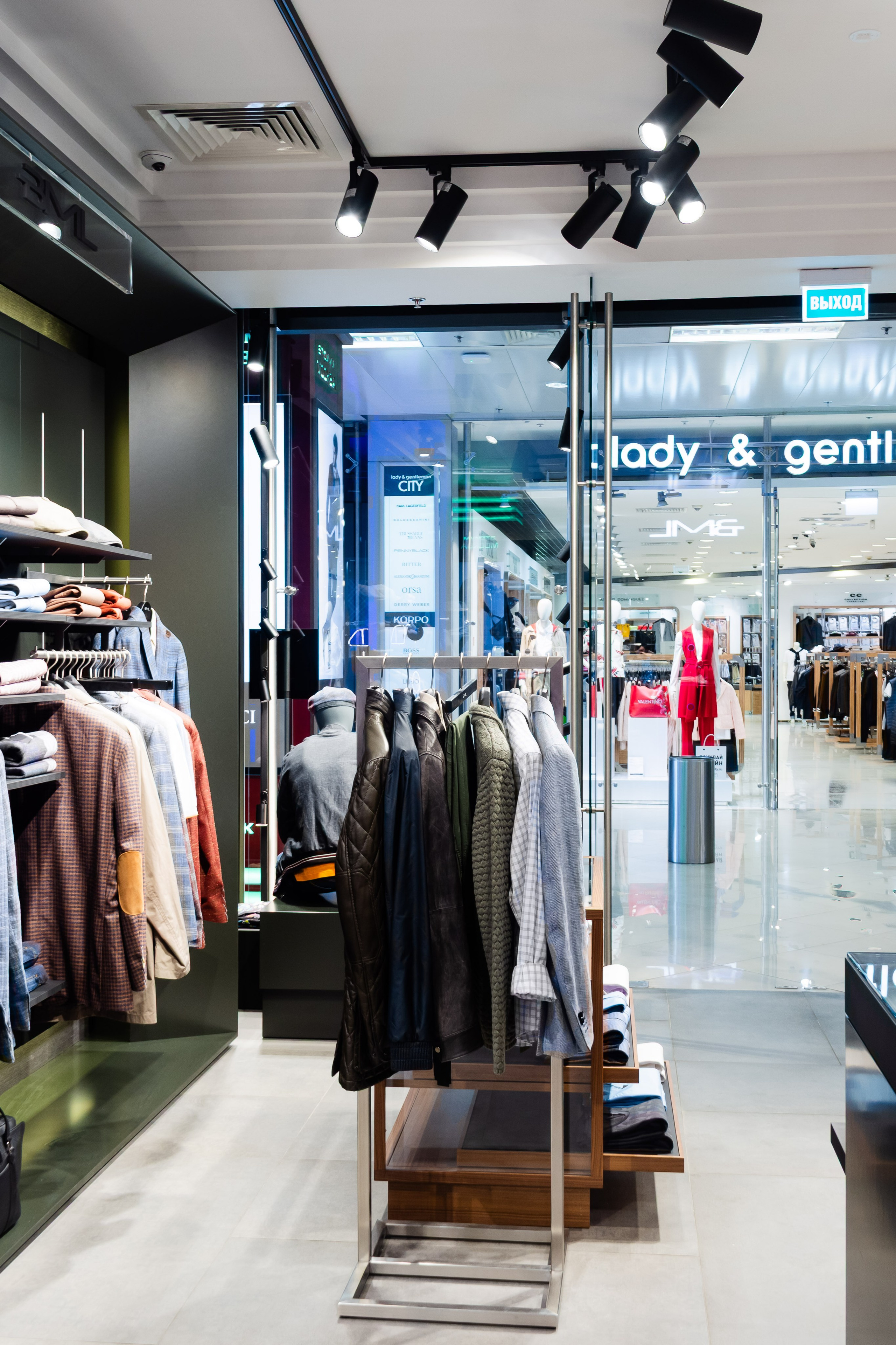 Магазин одежды. Видеограф Добромыслов