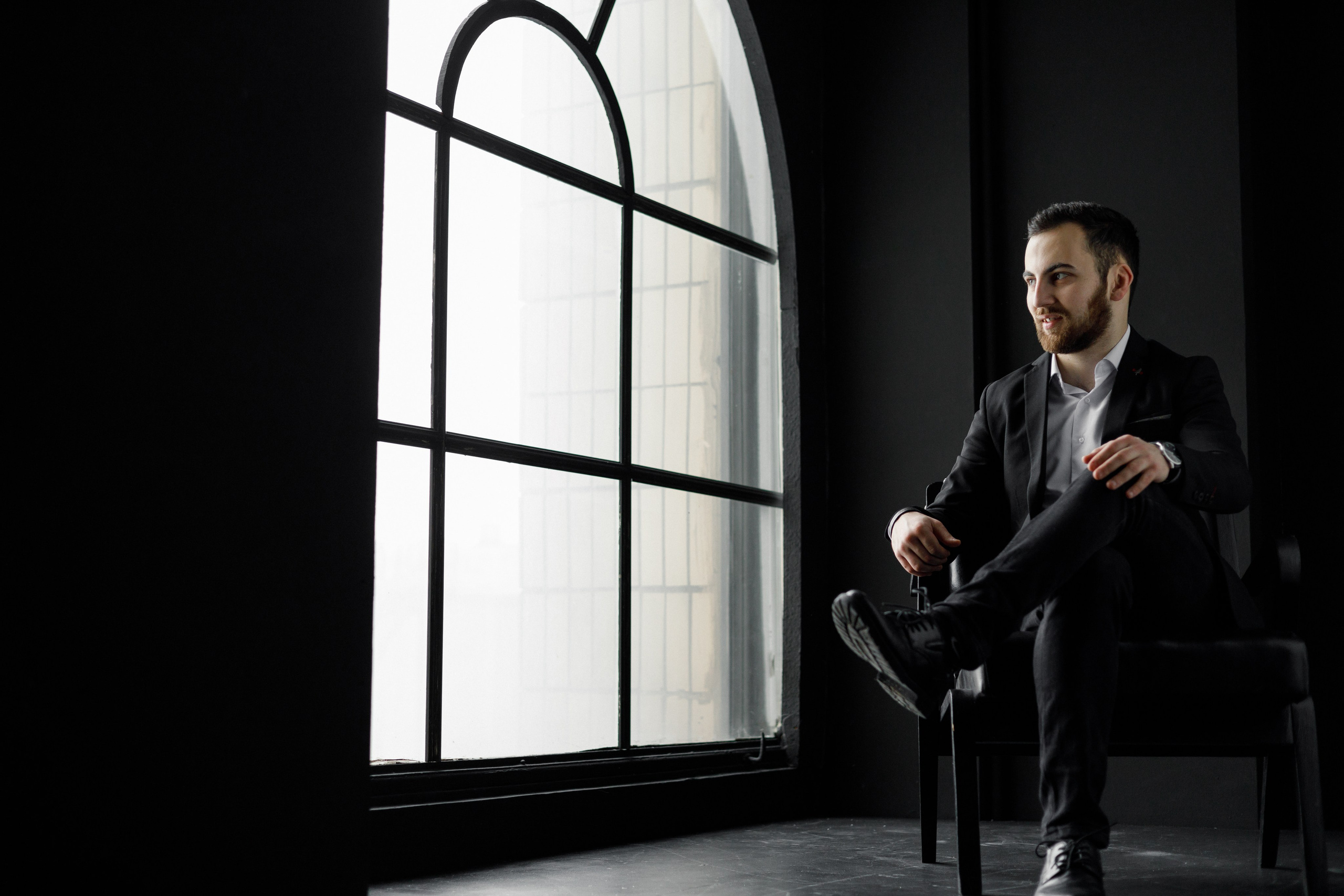 Вероника и Никита (съёмка в студии, тёмная тональность). Свадебный фотограф Беларусь Ольга Козыренко