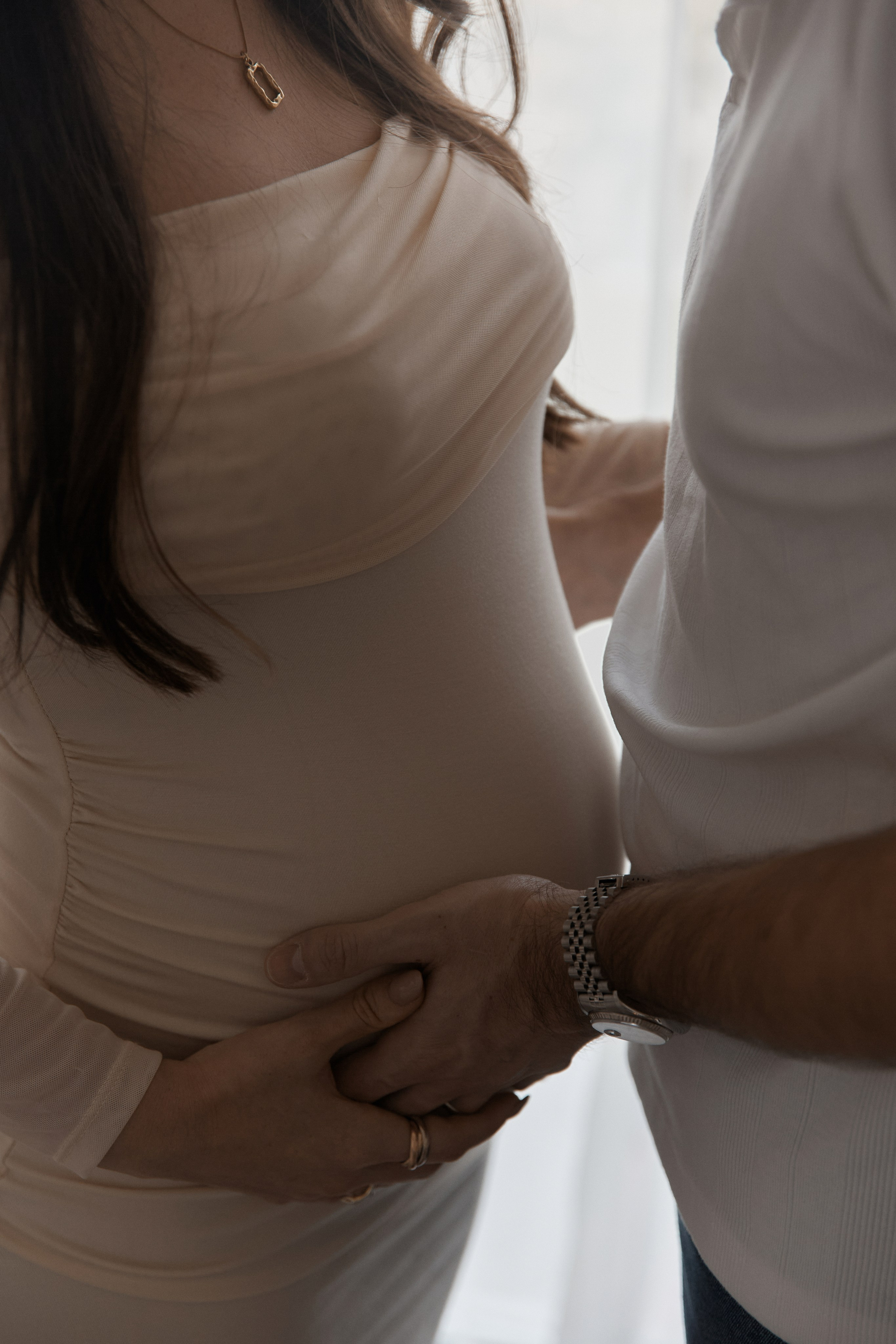 Cozy Pregnancy Photoshoot Dubai | At-Home Comfort