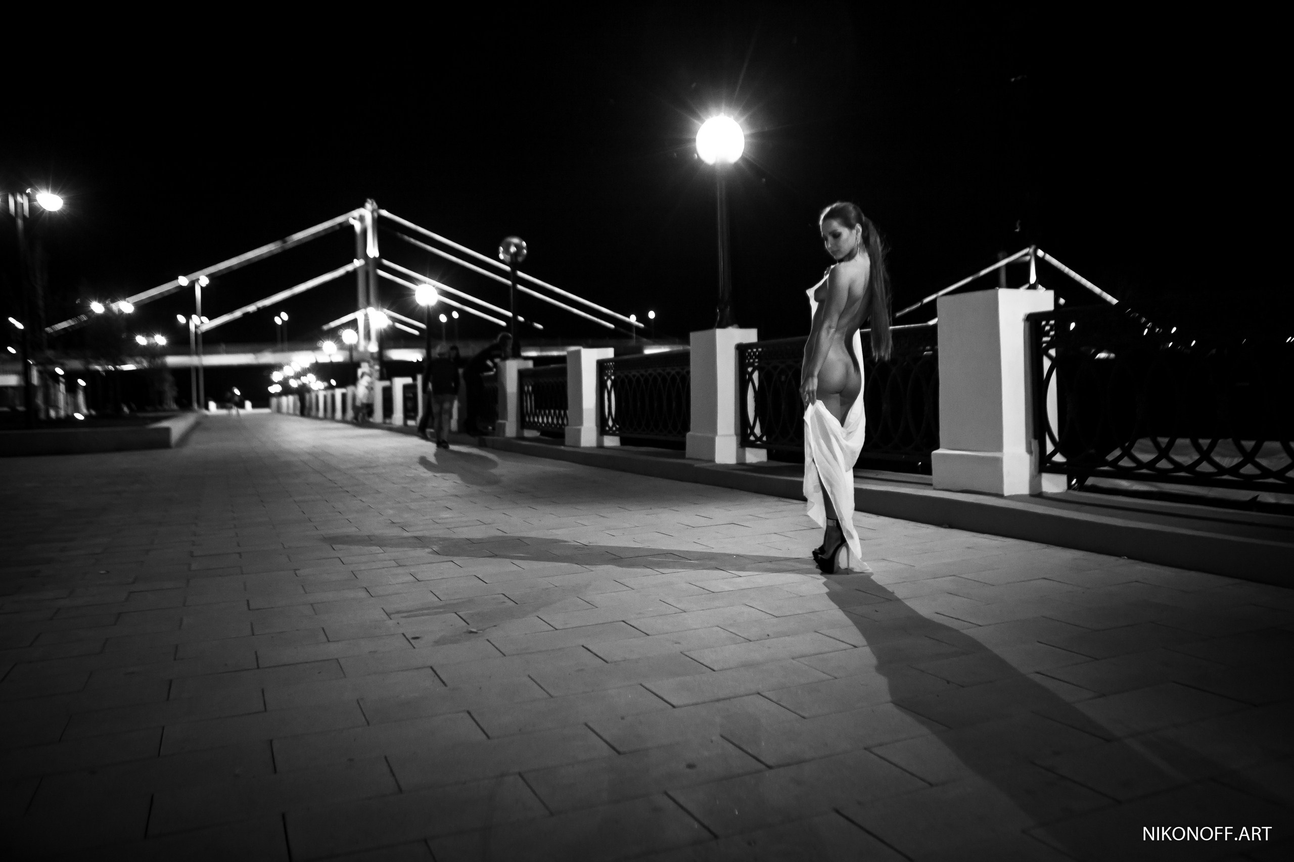 Nude in the City. Kunst Nacktfotograf Evgeny Nikonoff