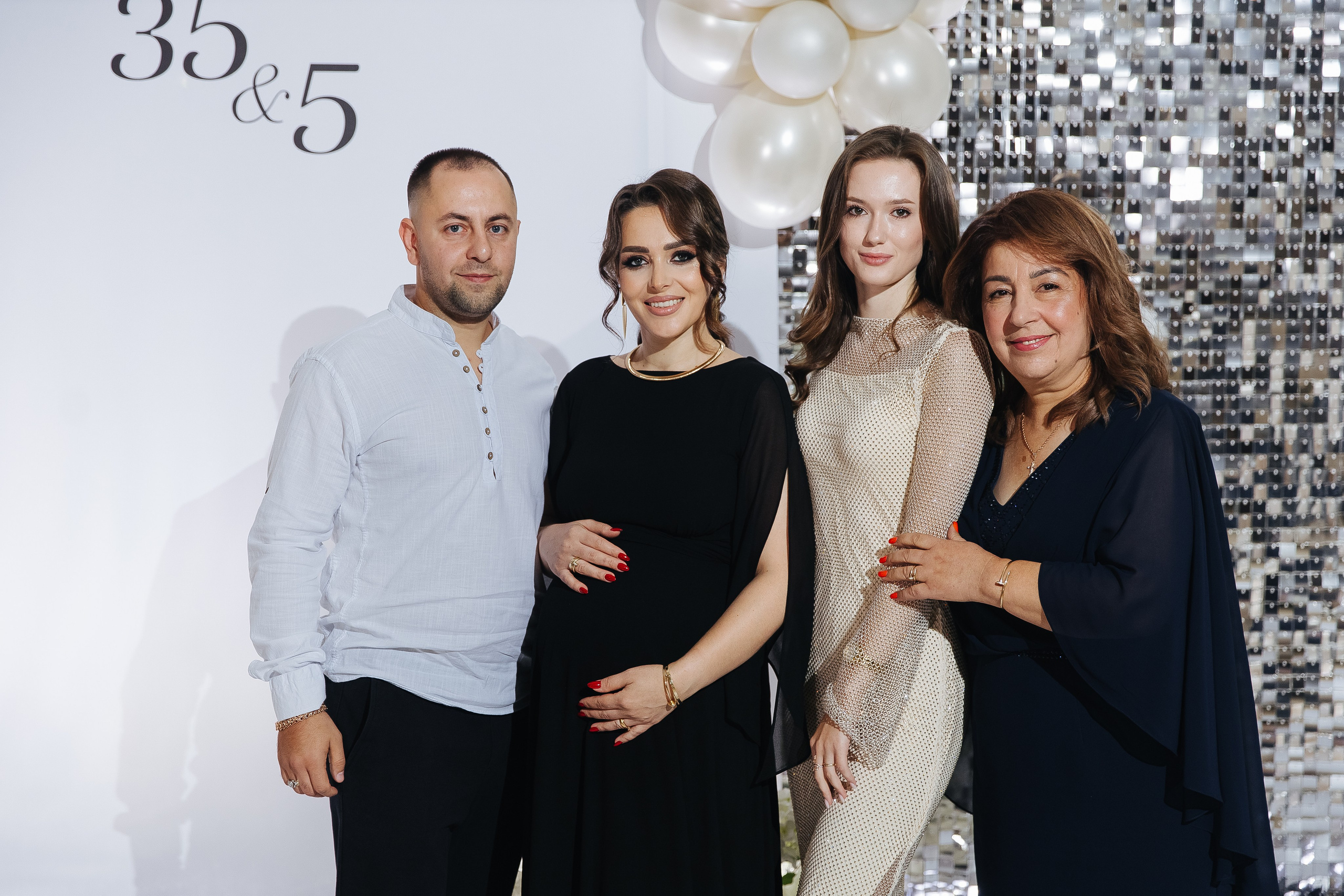 Ани и Назели. 35&5 День рождения, «Янтарь». Фотограф в Красноярске Надежда Воскресенская