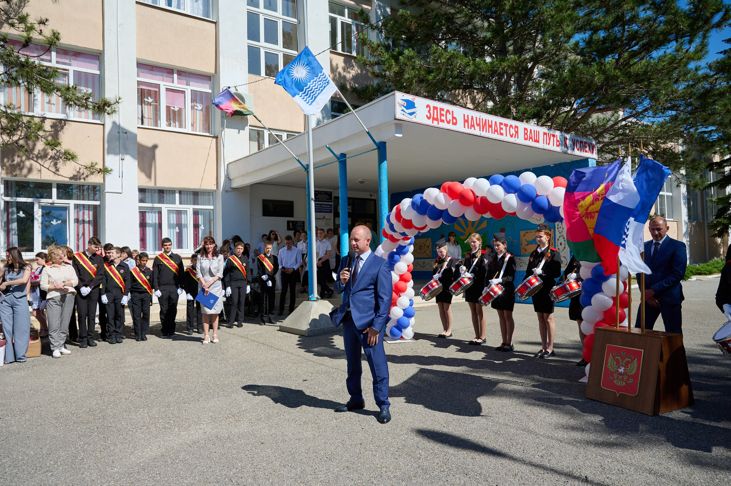 Последний звонок. Жизнь курорта Кабардинка в фотографиях