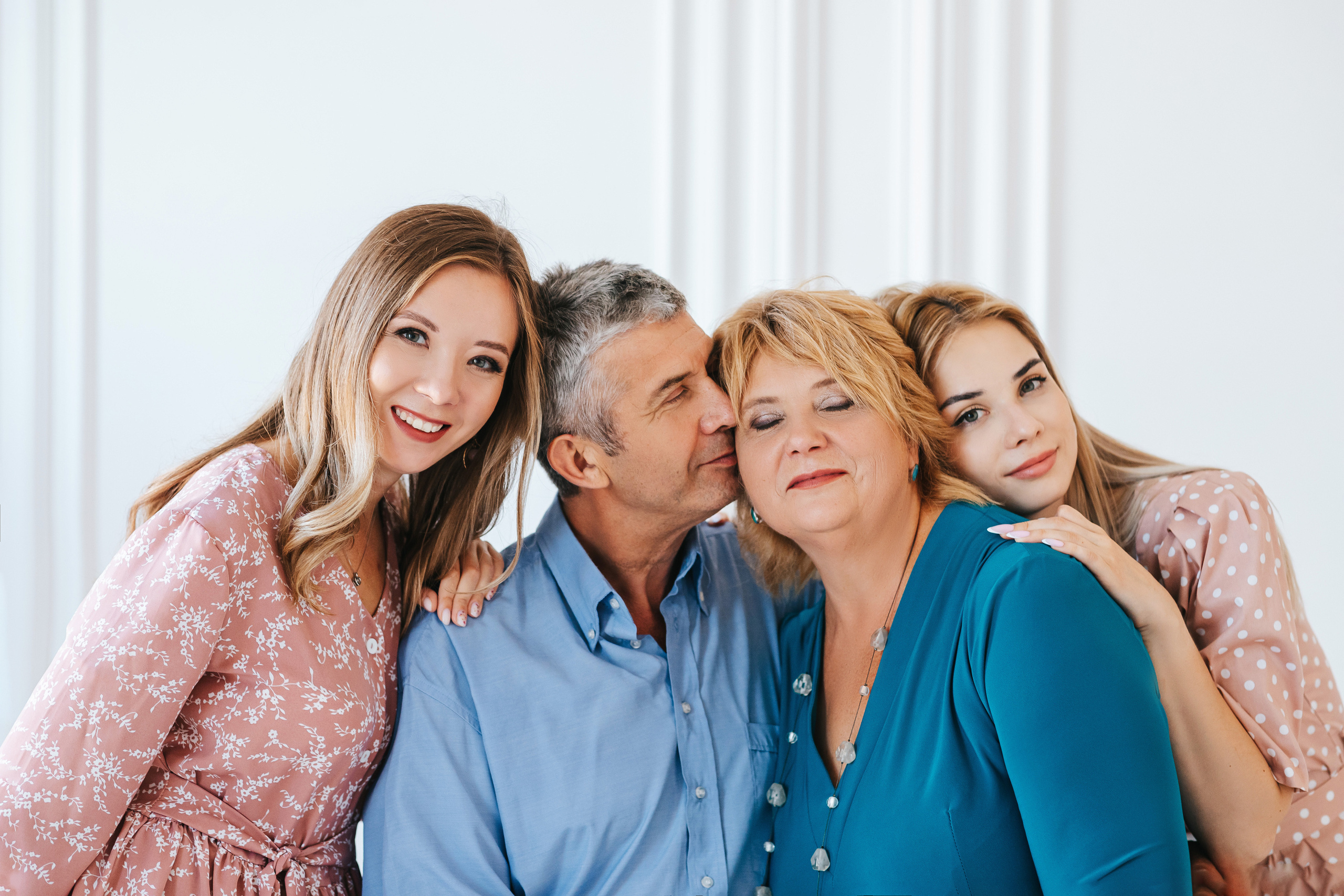 Взрослые родители и взрослые дочери. Семейный lifestyle фотограф в Санкт-Петербурге Людмила Пахомова