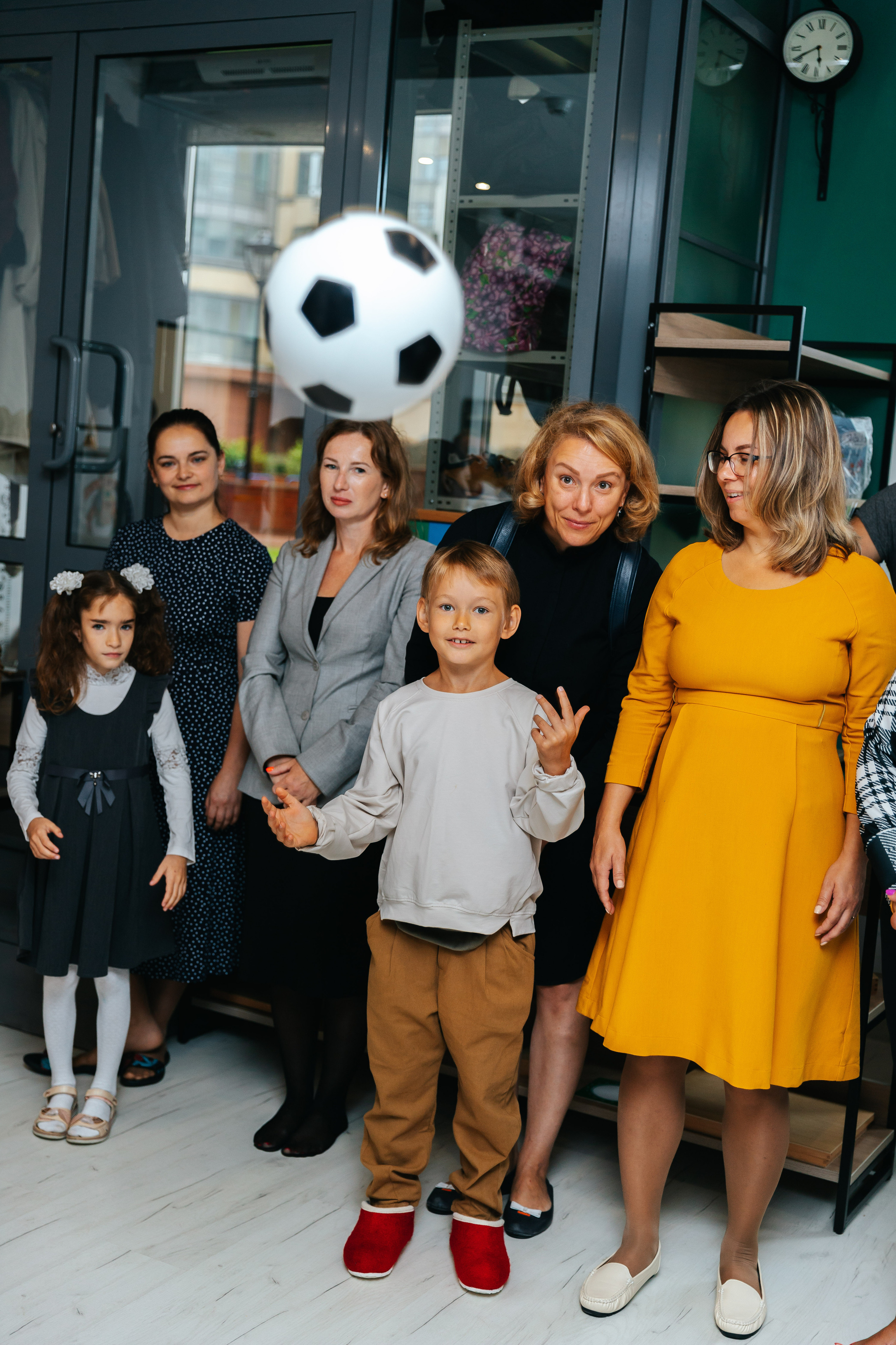 Первый звонок в школе «Монтессори Азбука». Семейный lifestyle фотограф в Санкт-Петербурге Людмила Пахомова