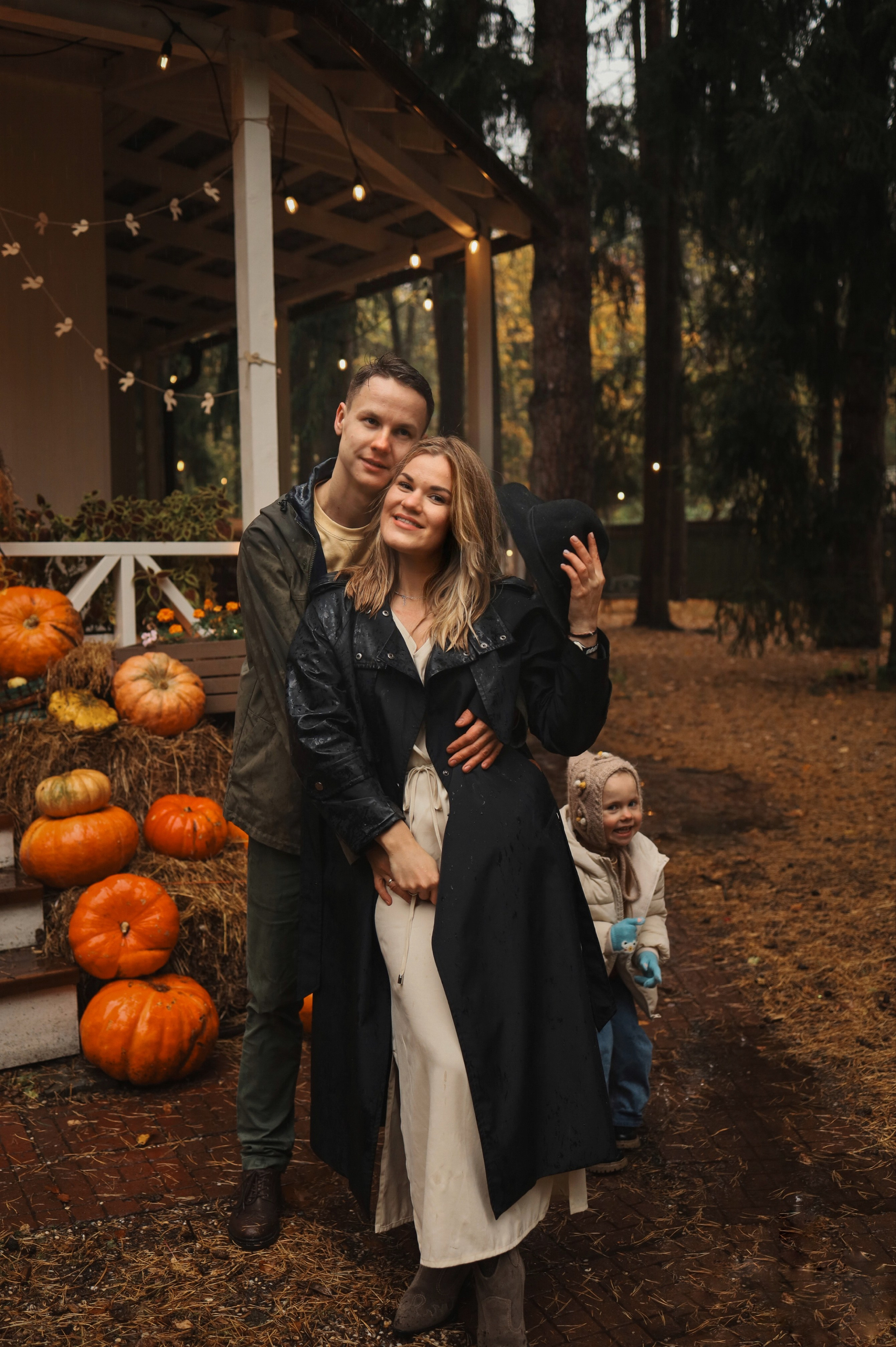 Дождь не помеха тёплым и атмосферным фотографиям. Семейный и женский фотограф