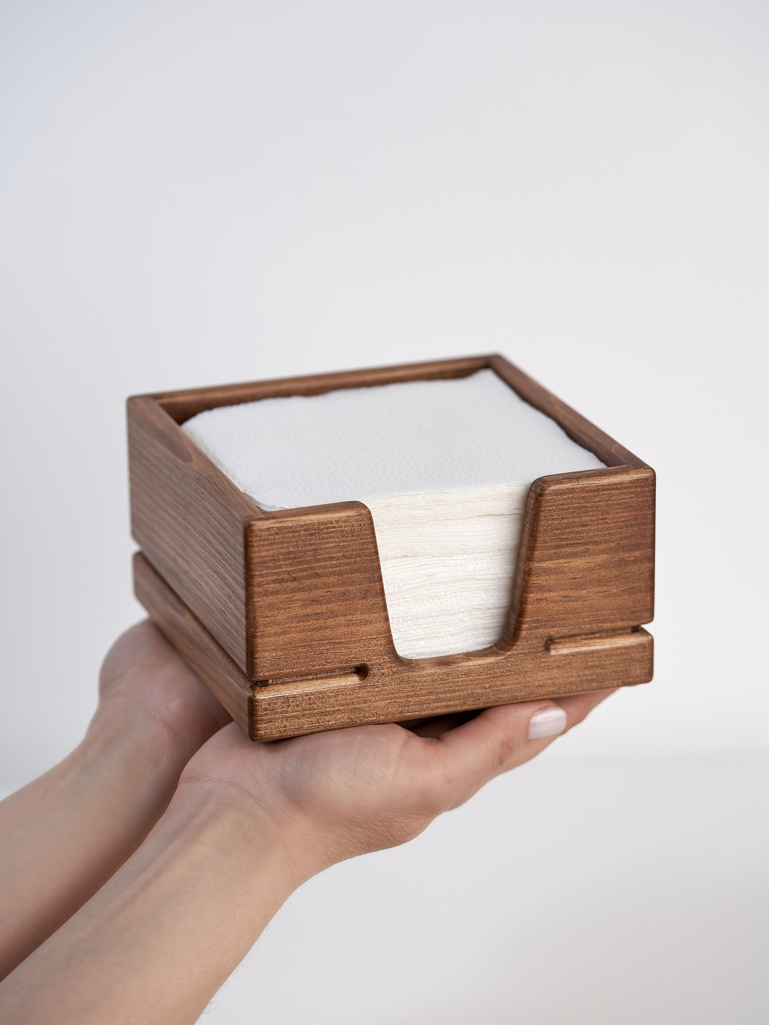 СЪЕМКА С РУКАМИ В КАДРЕ. Предметный фотограф в Бийске Анжелика Мордовина