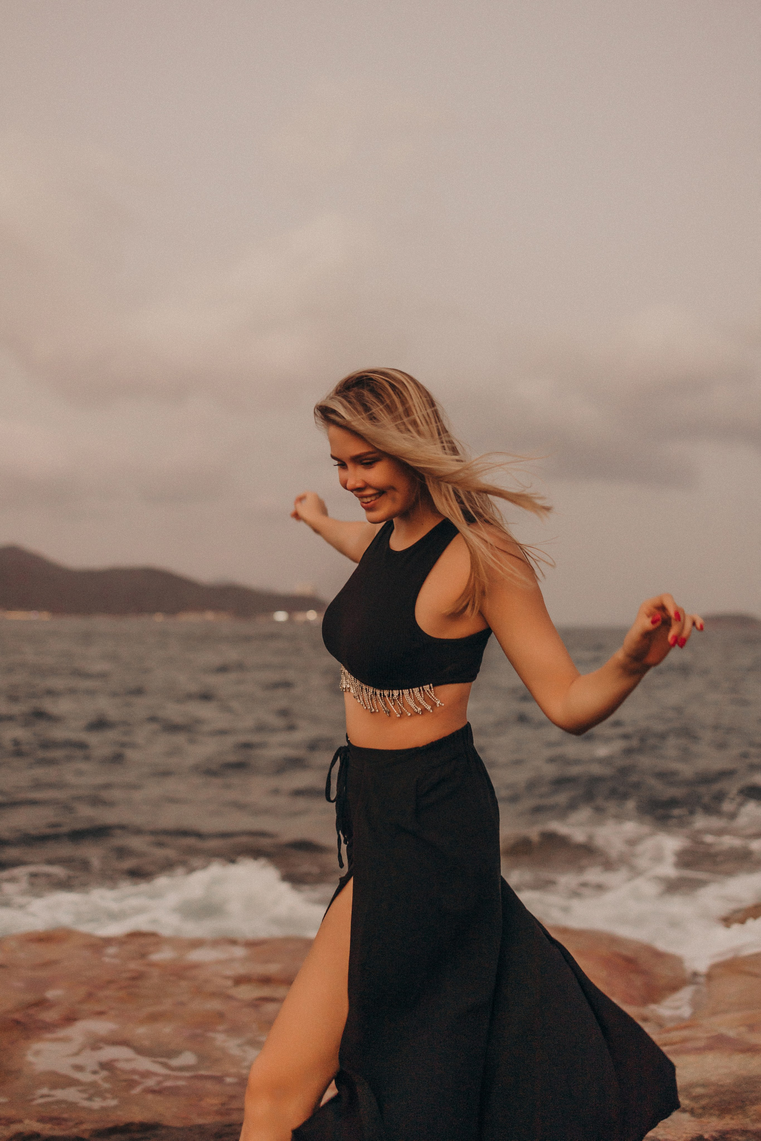 Кристина (Каменный сад Хон Чонг, Нячанг). Фотограф Астана. Индивидуальные, парные и семейные фотосессии