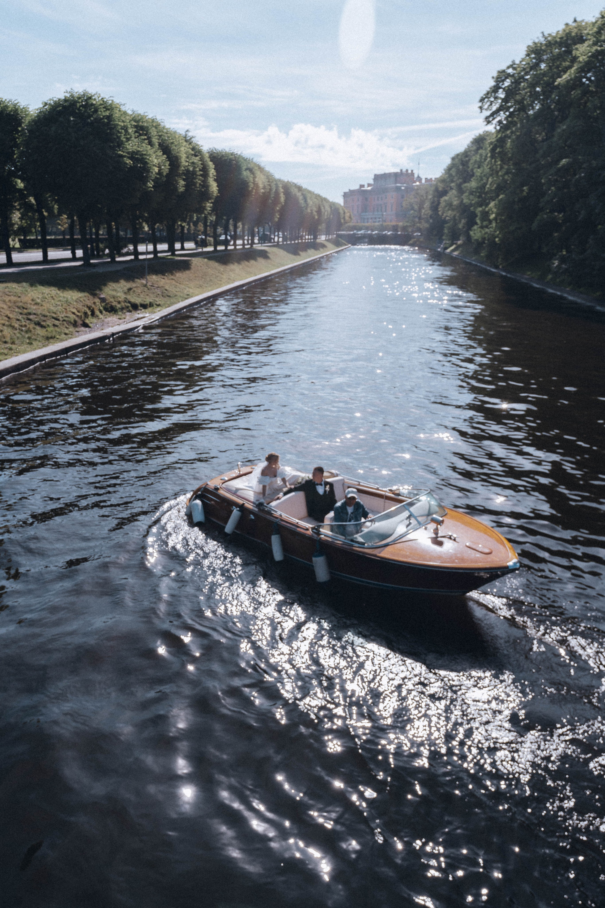 СВАДЕНБНАЯ СЬЕМКА НА КАТЕРЕ ПО КАНАЛАМ САНКТ-ПЕТЕРБУРГА И В АКВАТОРИИ НЕВЫ. Профессиональный фотограф, Санкт-Петербург — Виктория Богомолова