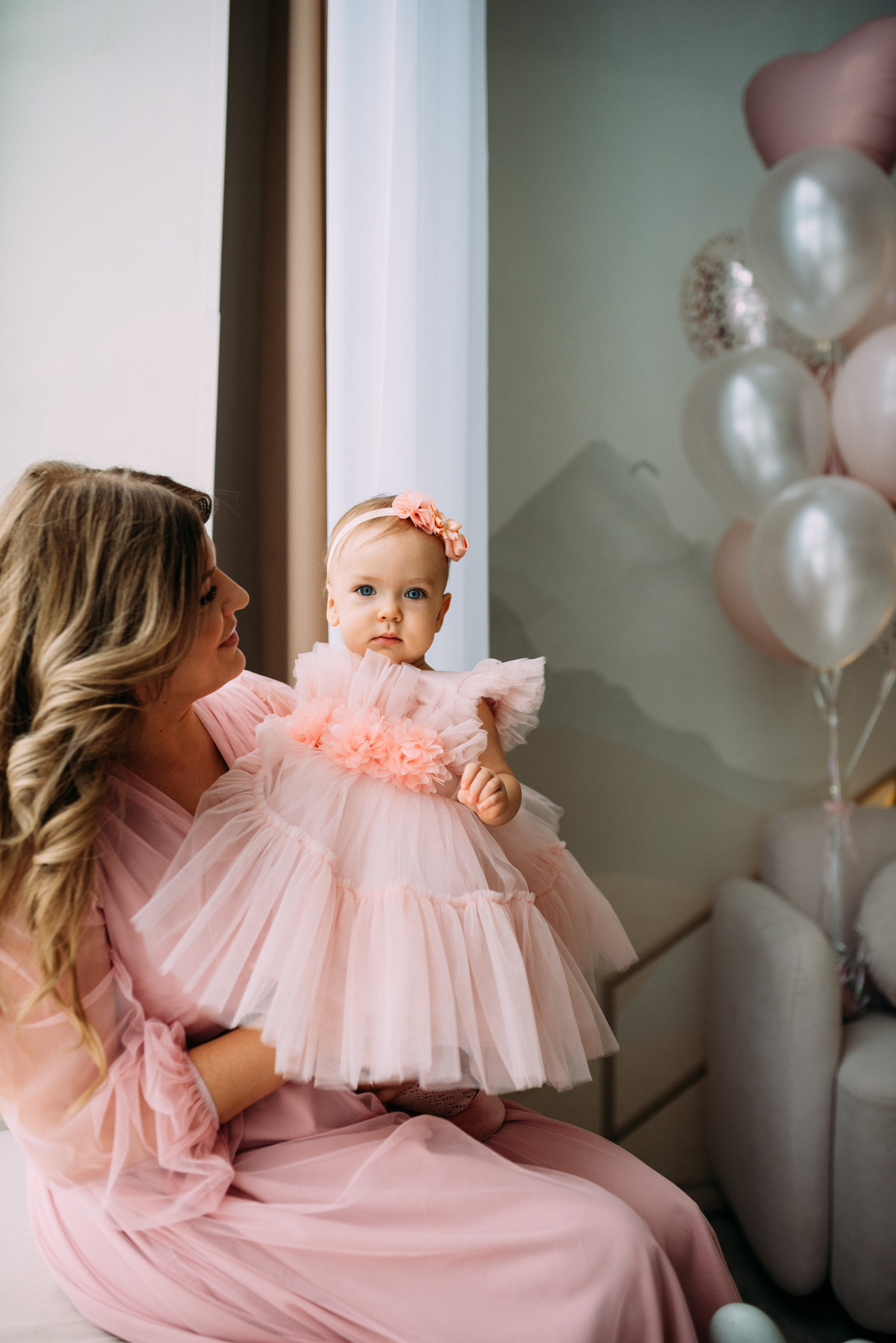 Анна, Мишель, Виктор — годовасие в студии