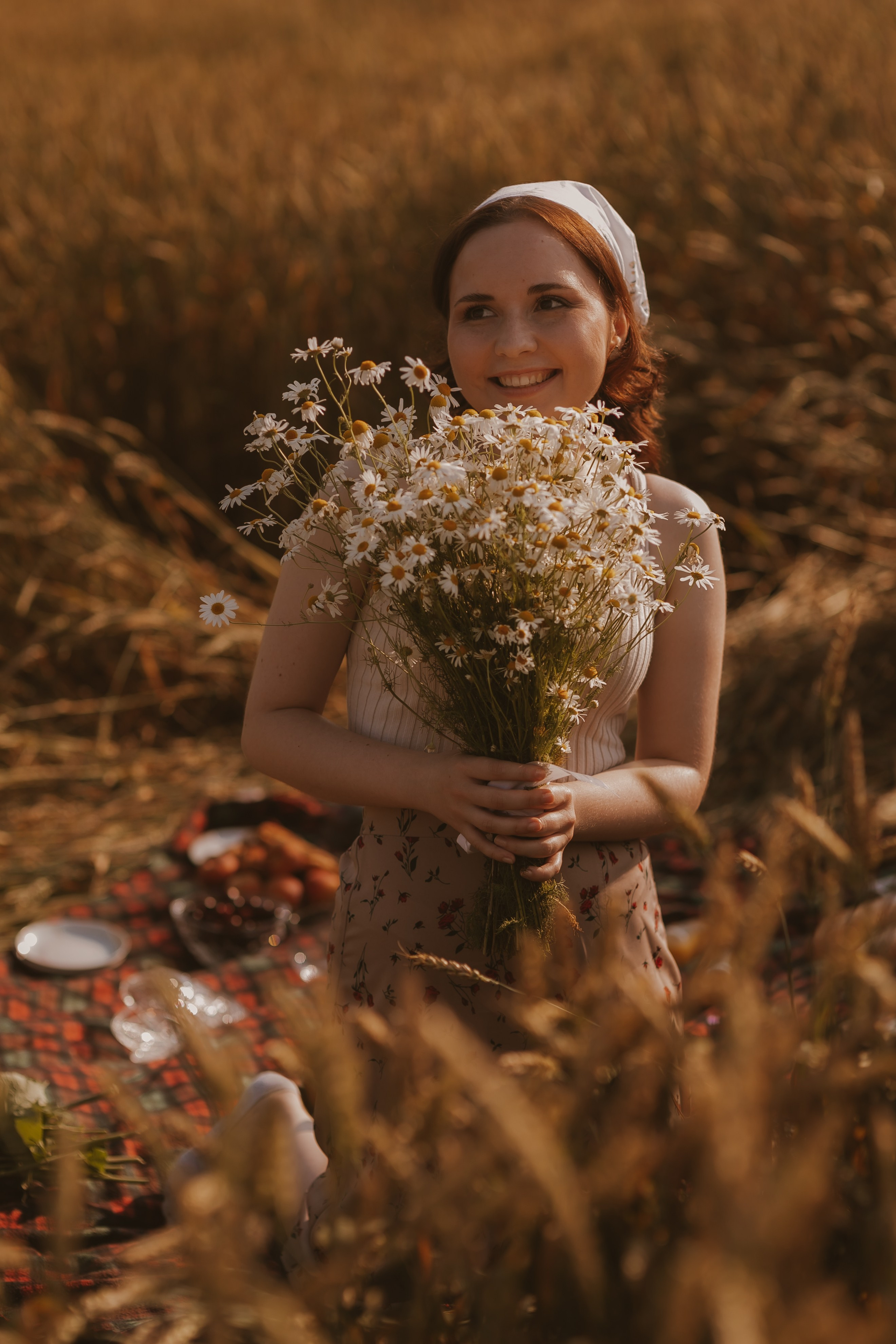 Фотосессия девушек подружек в поле. Свадебный и репортажный фотограф в Ярославле и Санкт-Петербурге Роман Микрюков