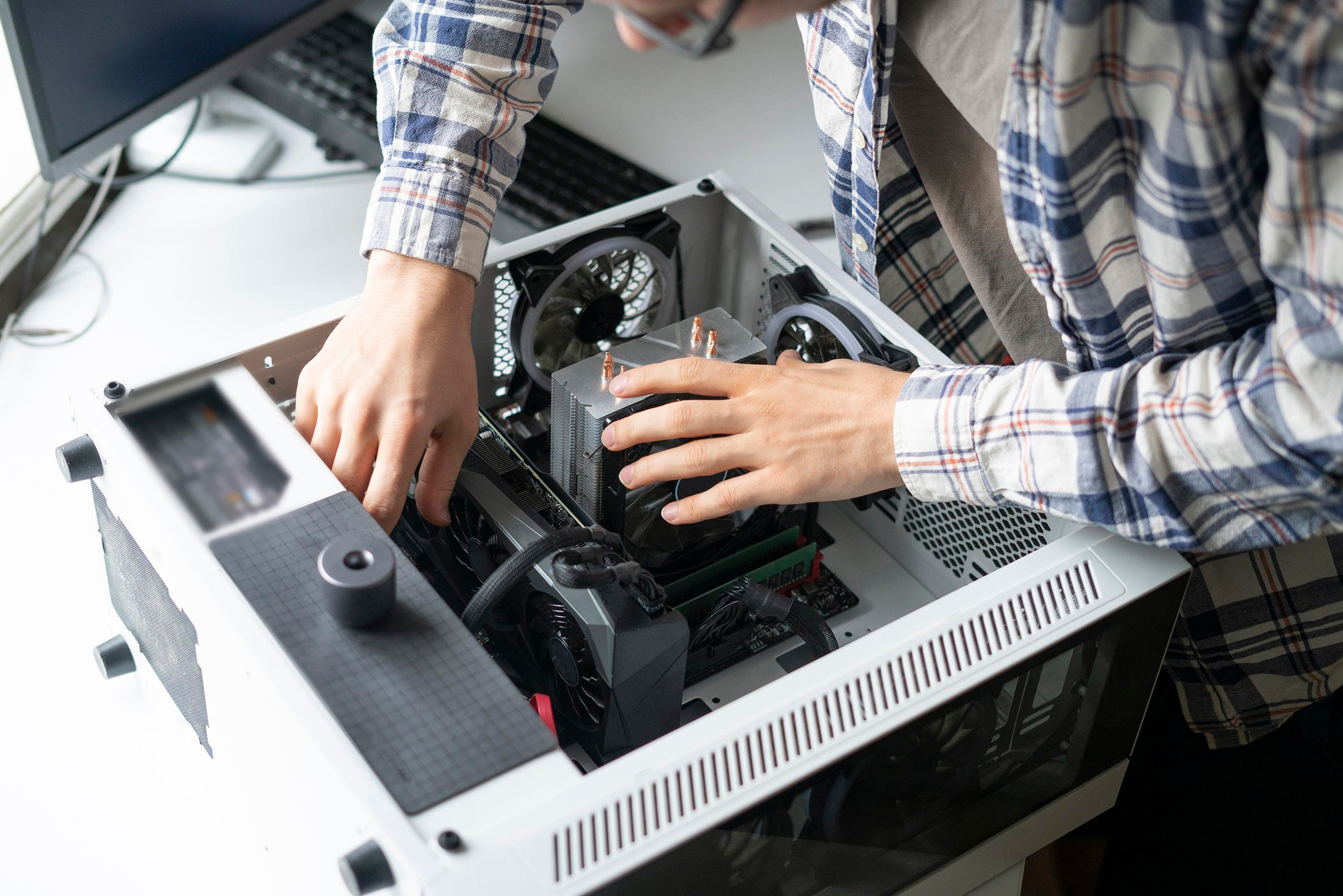 За работой. Съемка фото и видео контента. Михаил Руденко