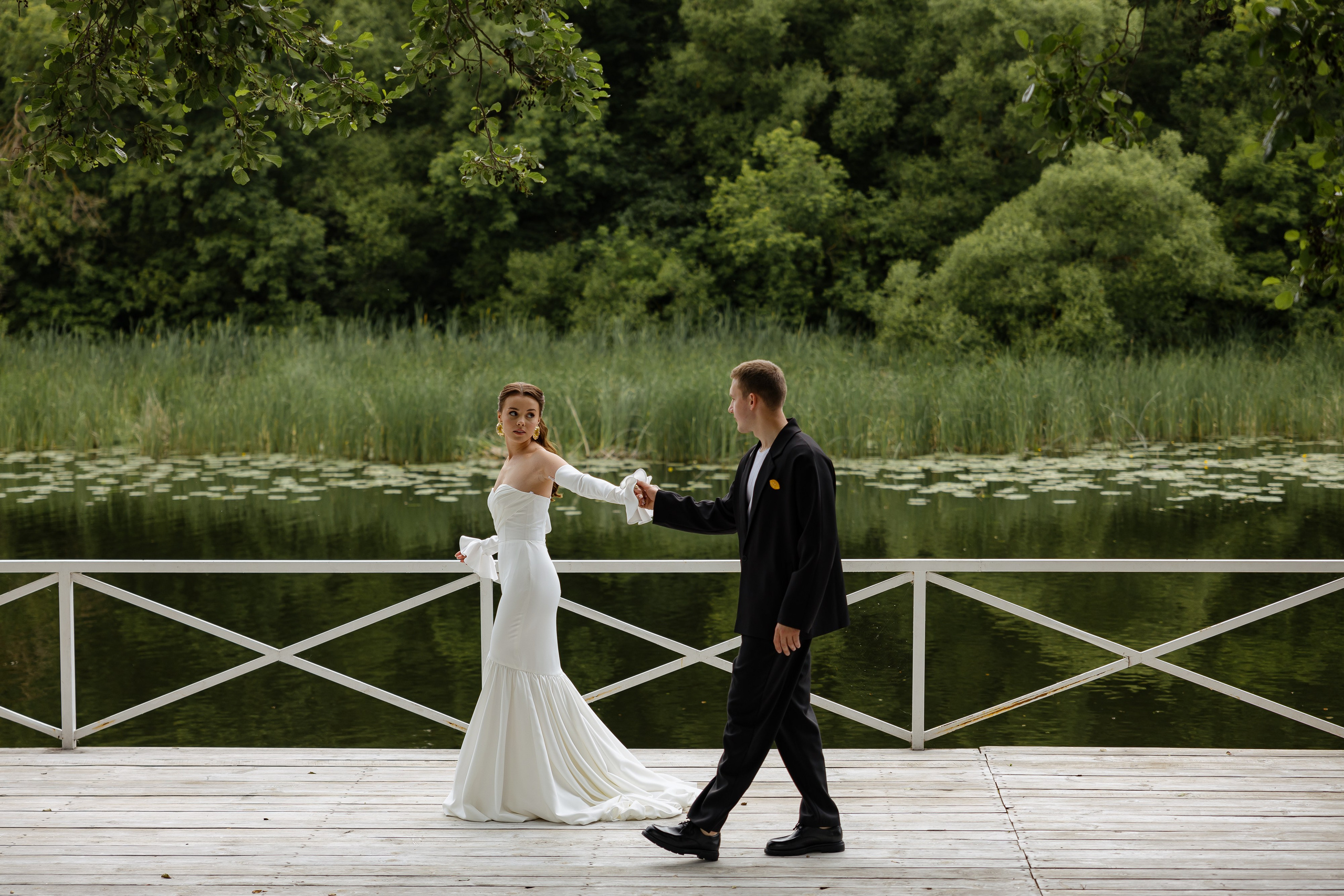 Июньская свадьба на берегу реки. Фотограф Сергей Ртищев в Москве и РФ