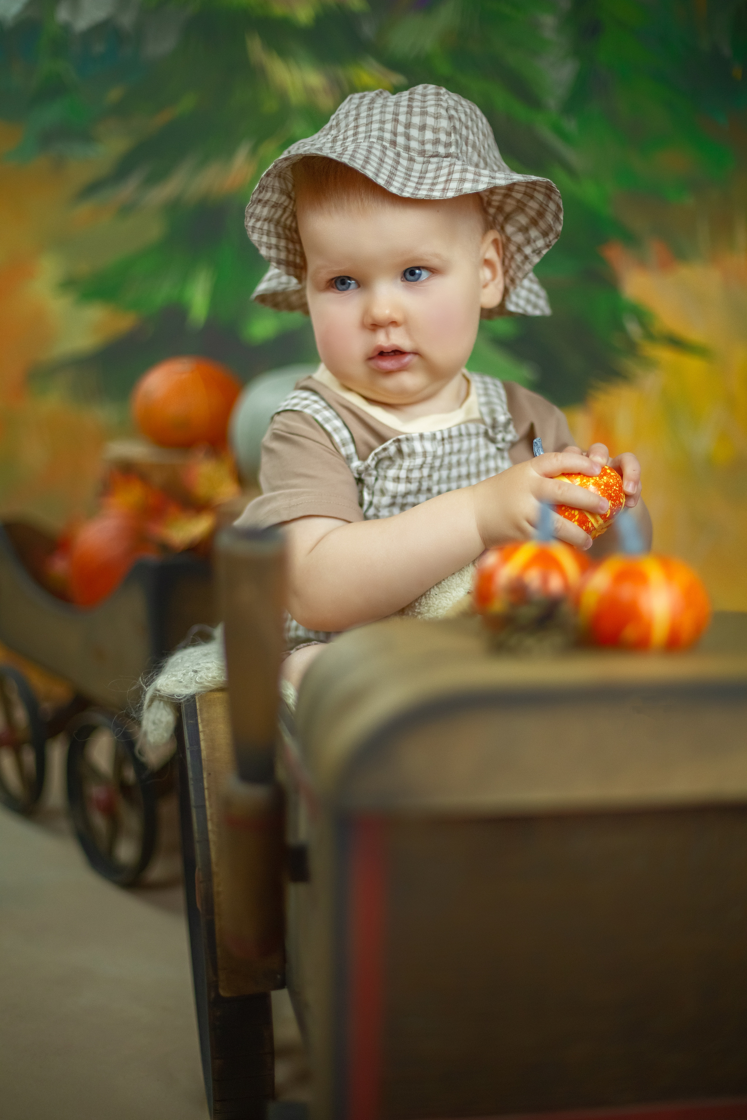 Осенняя съемка в студии для Максима. Семейный фотограф в Кургане