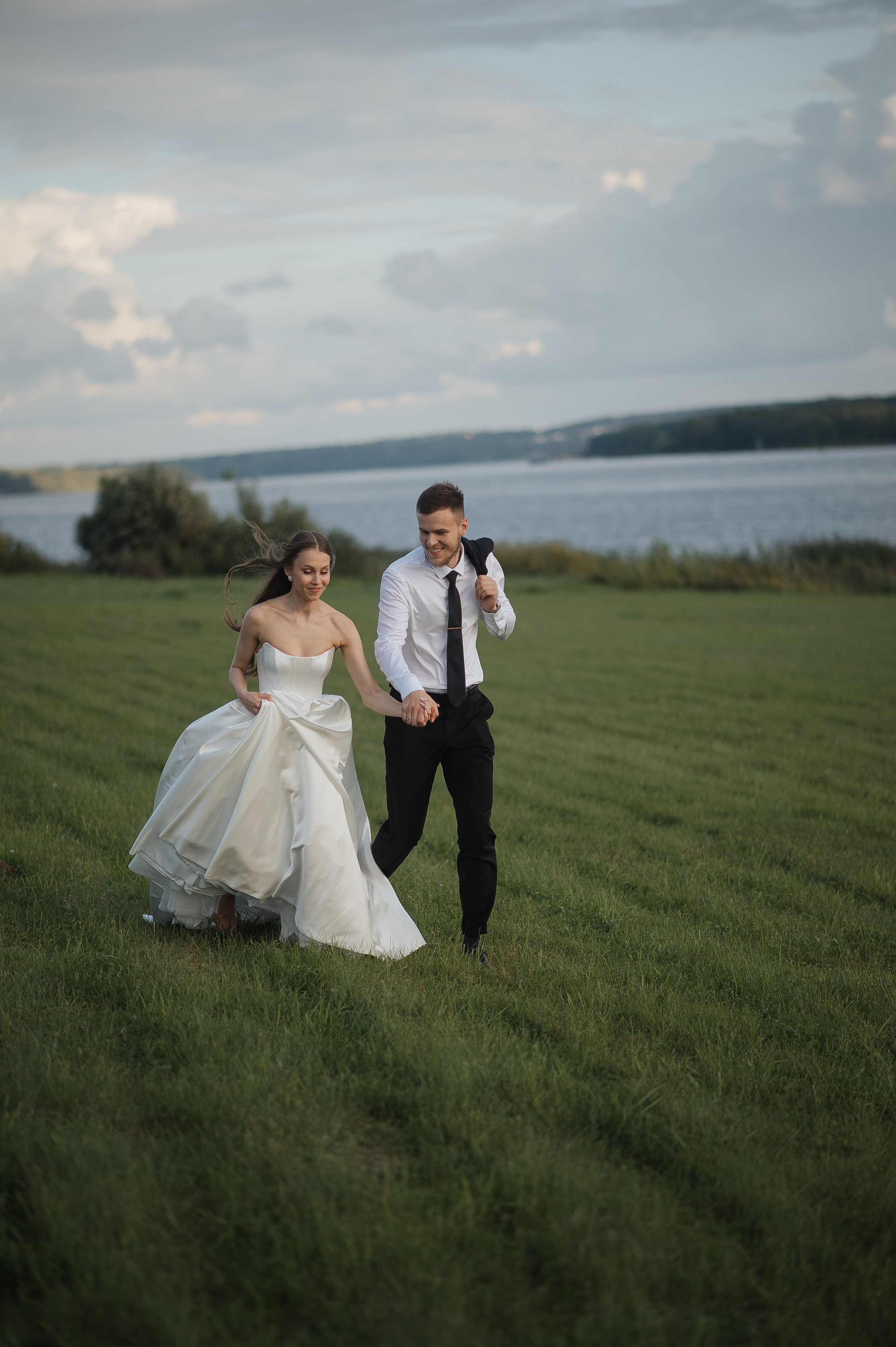 Свадьба на берегу Волги. Свадебный фотограф в Ярославле Денис Медоваров