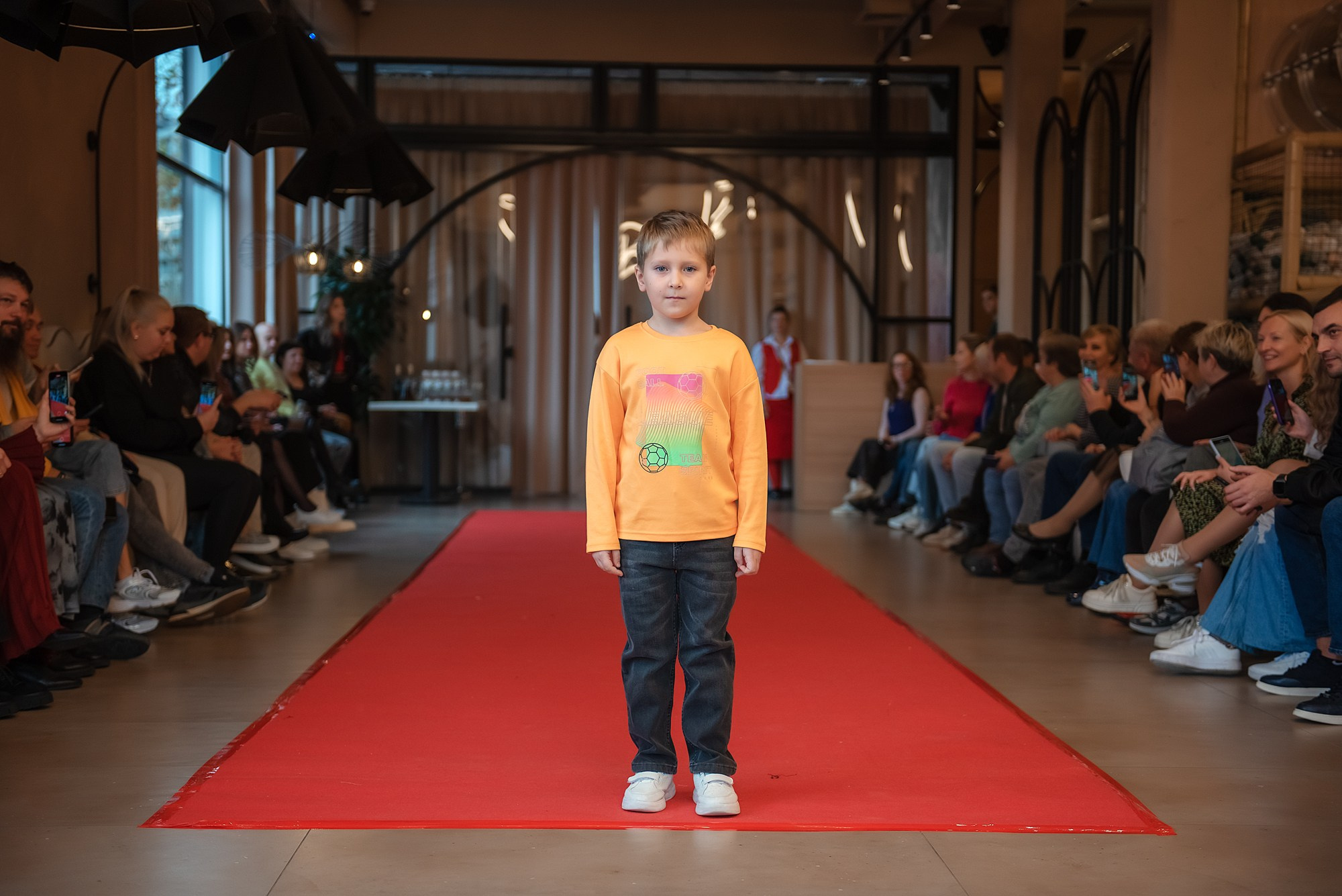 HAPPYkids дефиле в день мамы. Семейный и коммерческий фотограф в Сочи Александр Бодунов
