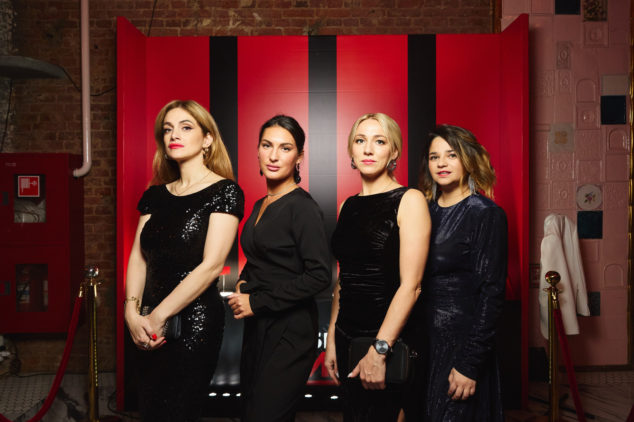 Групповой портрет на пресс волл