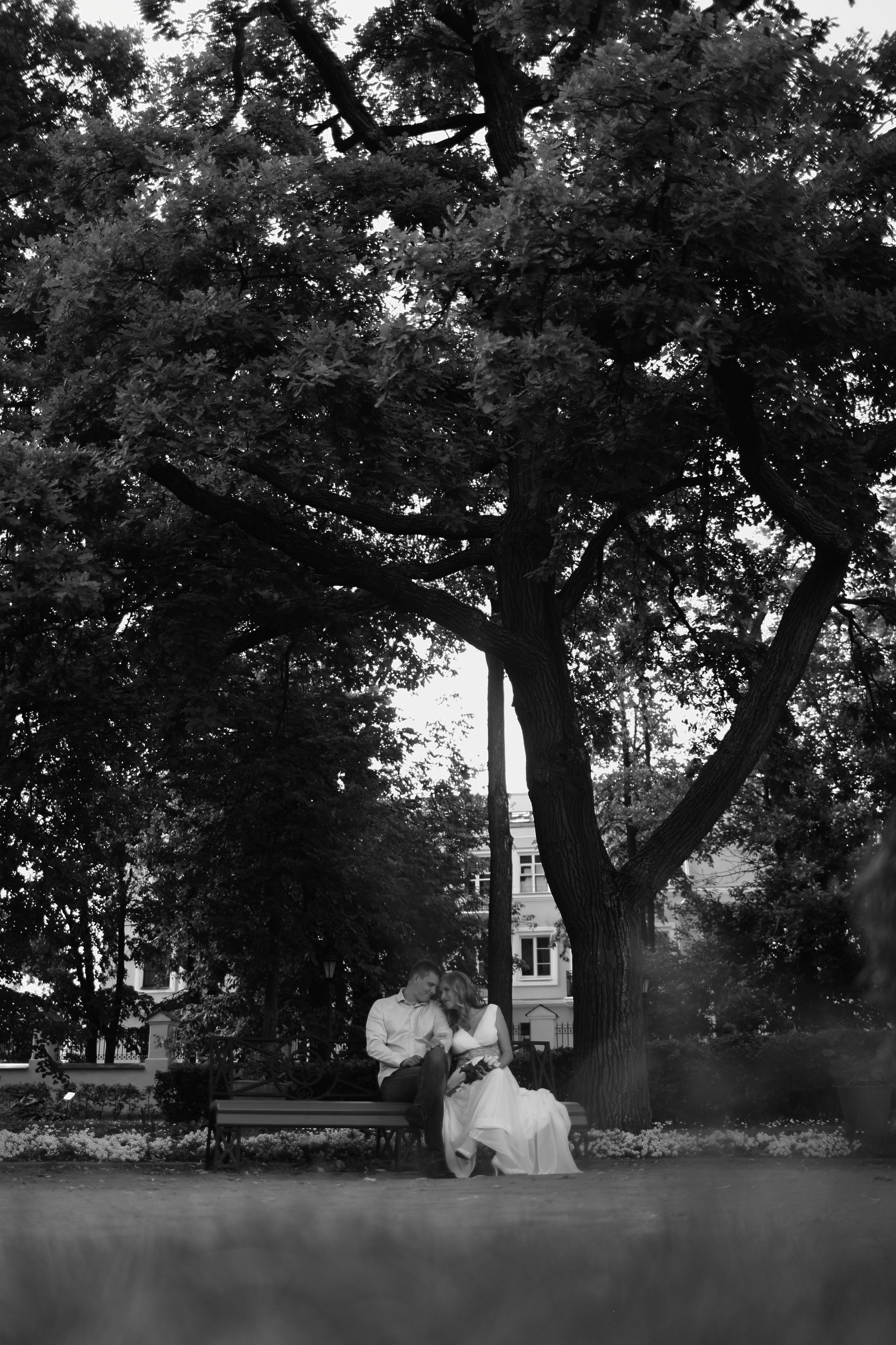 Свадебная фотосессия в парке. Свадебный и репортажный фотограф в Ярославле и Санкт-Петербурге Роман Микрюков