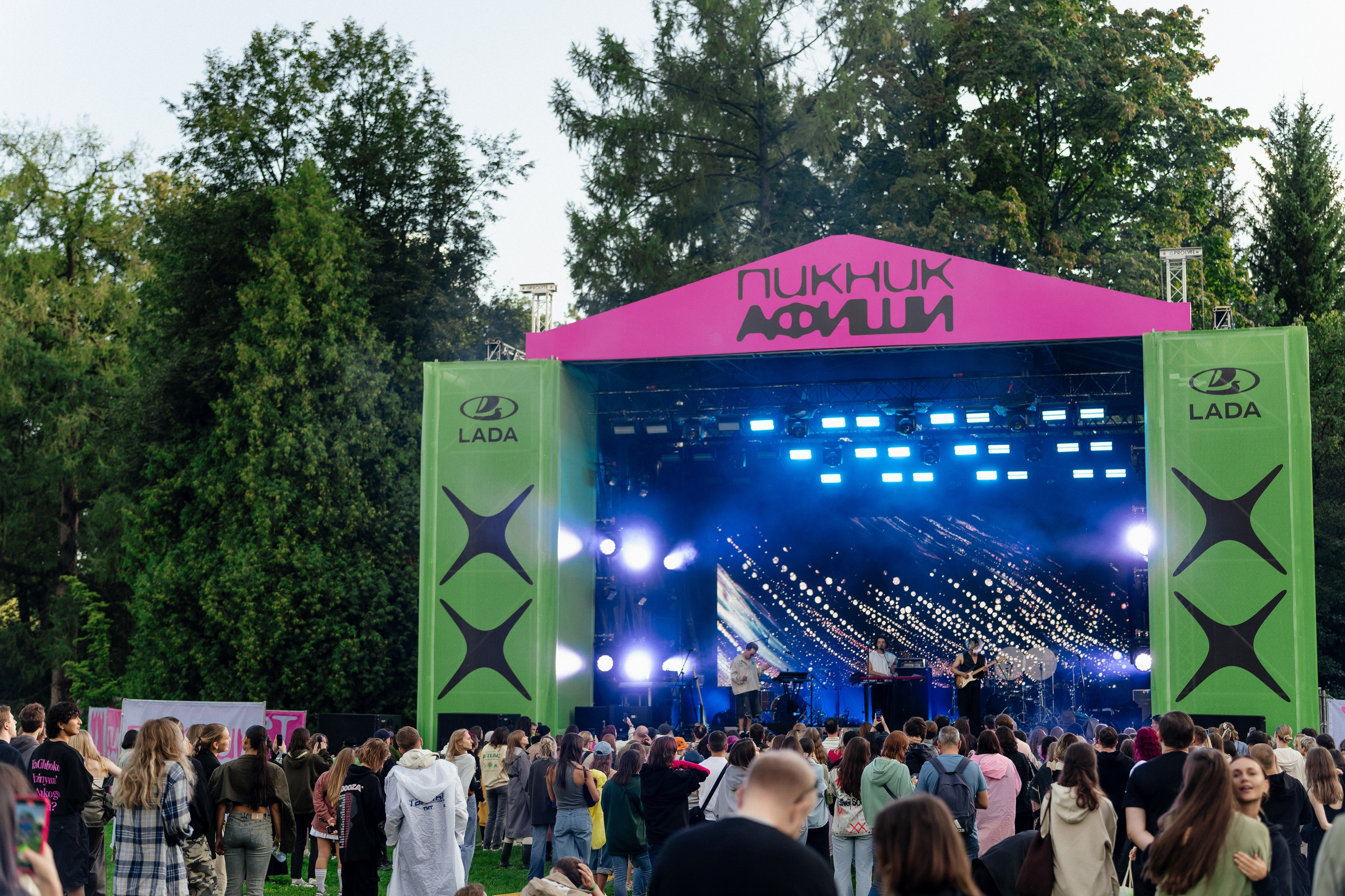 Пикник Афиши стенд ЛАДА. Андрей Сухинин репортажный свадебный фотограф Санкт-Петербург